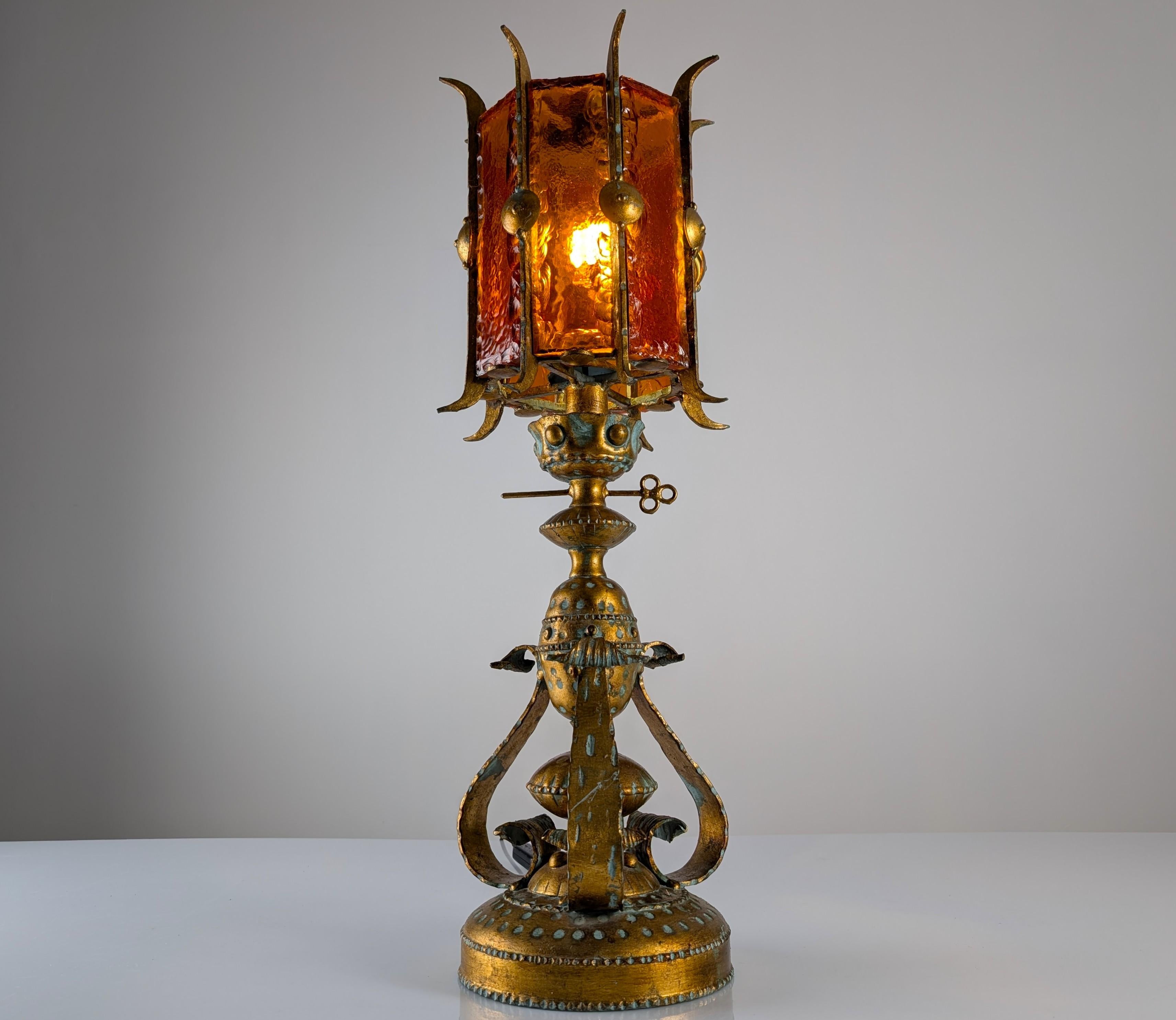 Large Longobard Gilded Metal and Red Hammered Glass Table Lamp For Sale 5