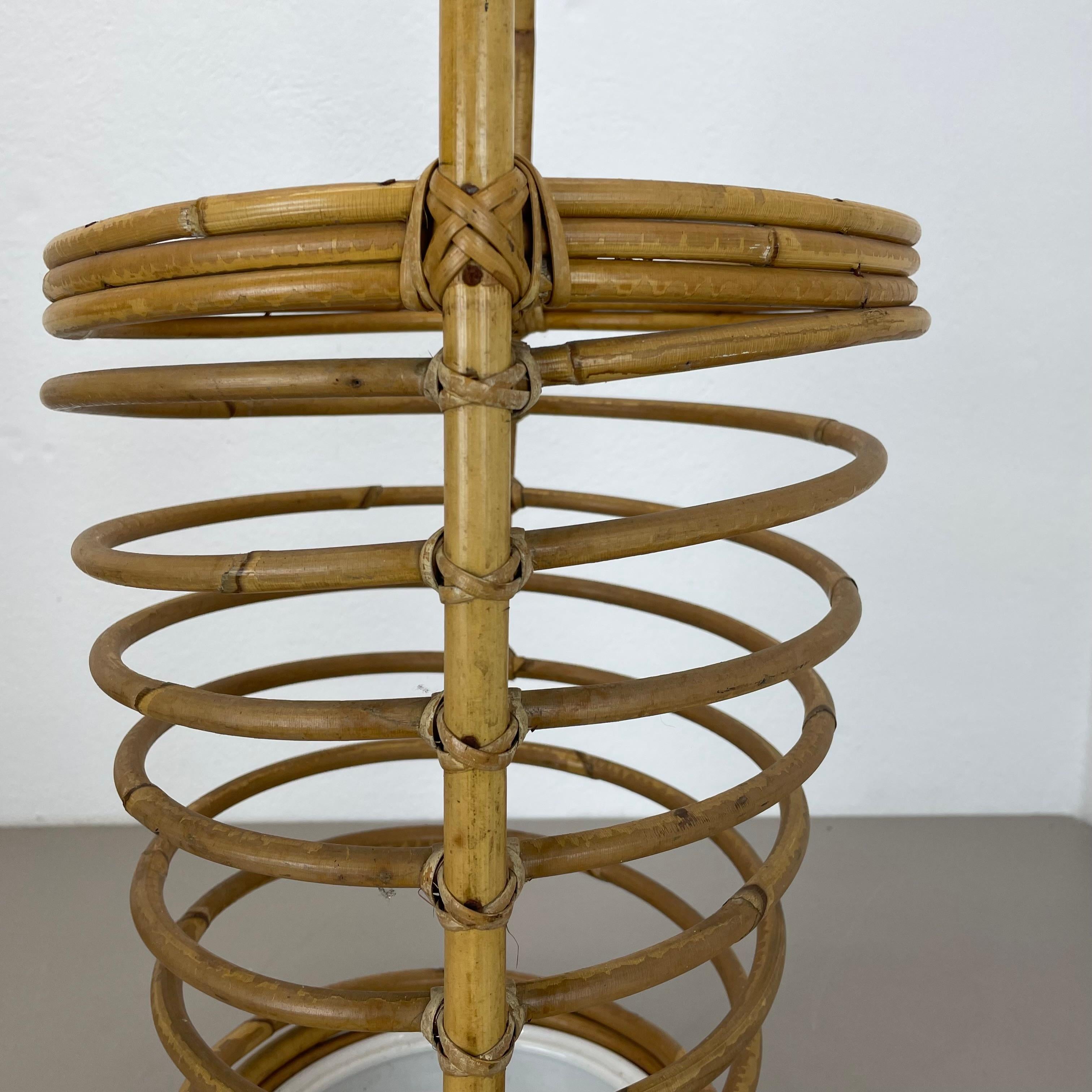 Portaombrelli in rattan Bauhaus, Francia, anni '70, grande 60 cm, con occhiello in vendita 9