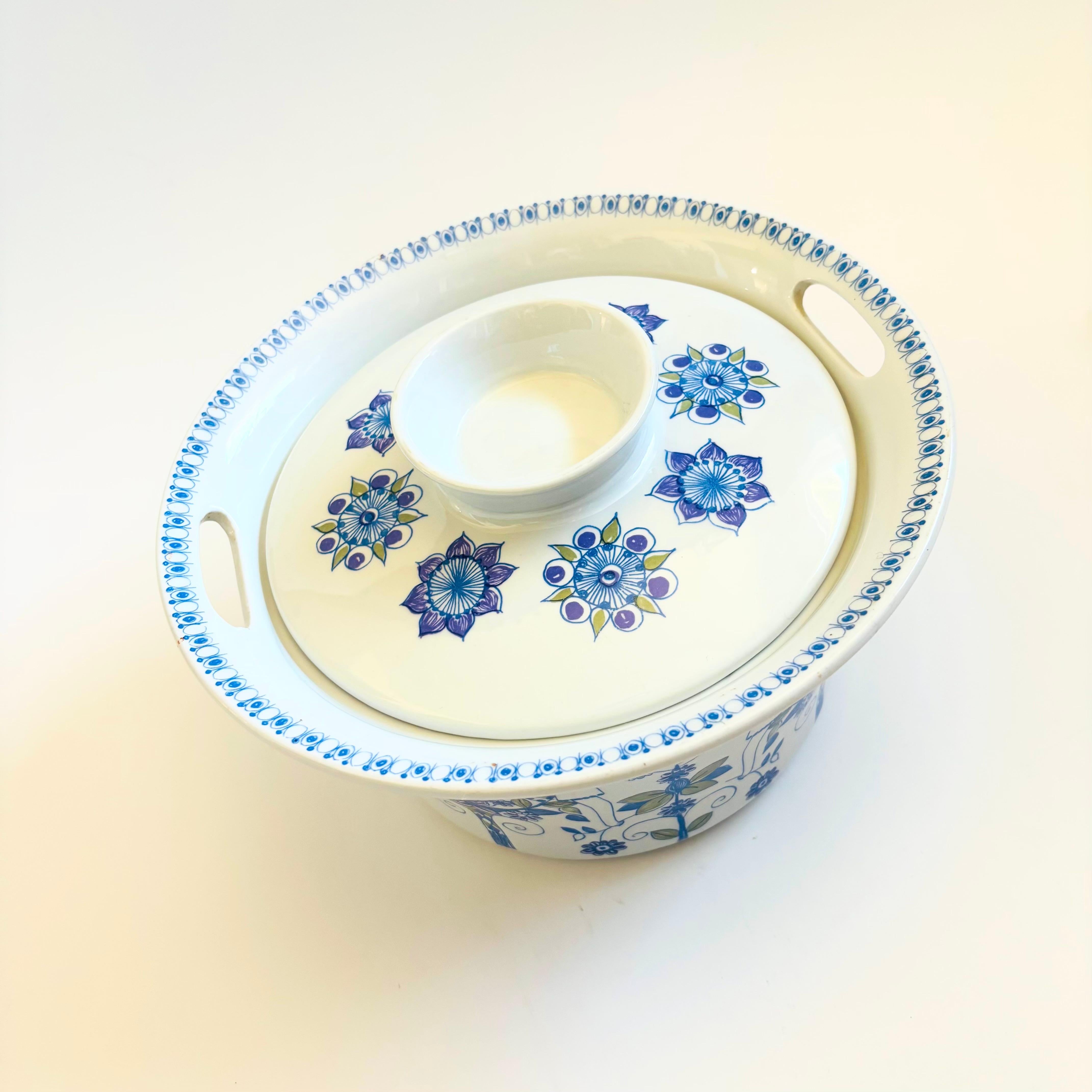 A mid century large lidded 2 quart ceramic serving dish. Made in the 