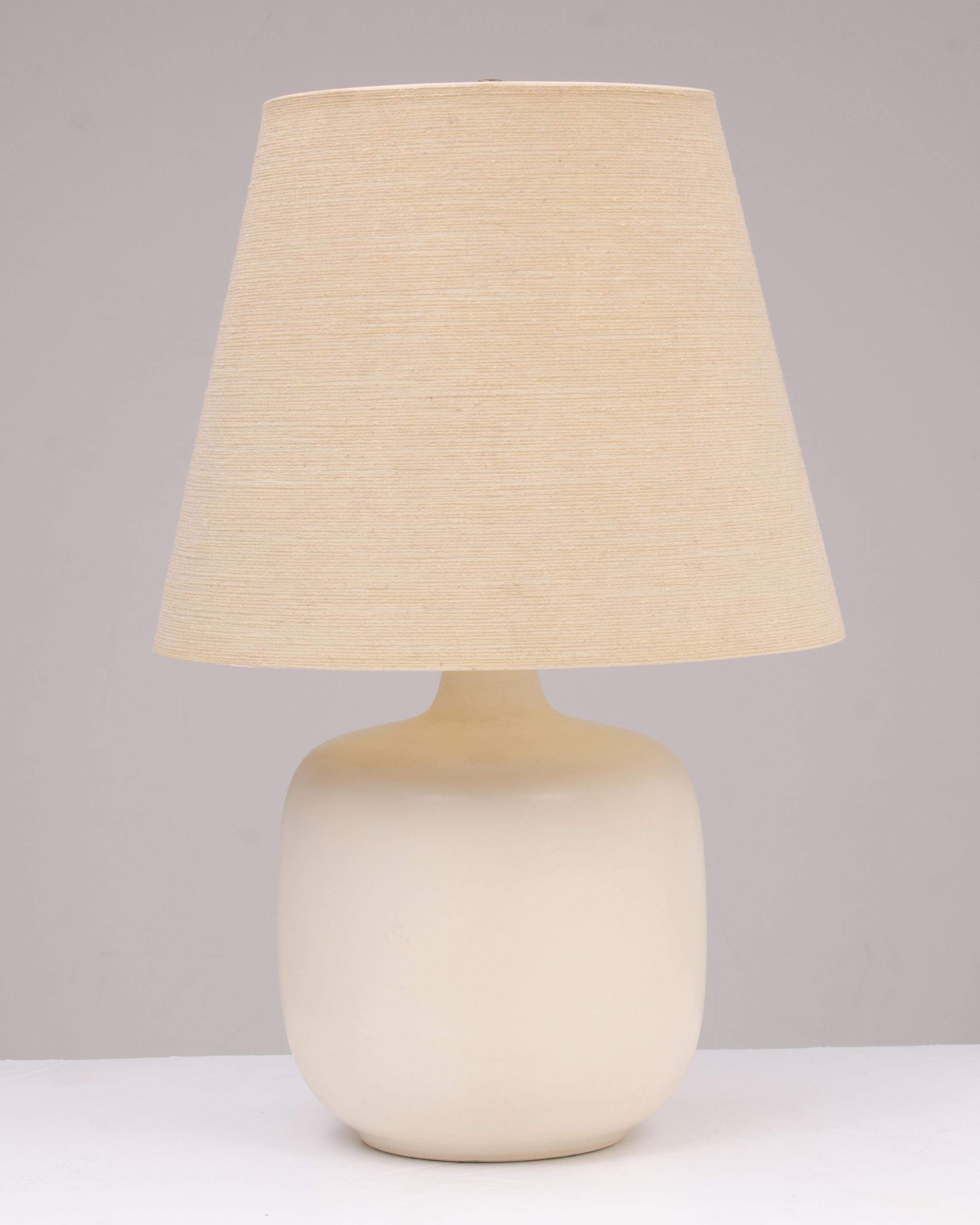Large Lotte & Gunnar Bostlund Table Lamp Original Shade Unmarked Bone Stoneware In Good Condition For Sale In Forest Grove, PA