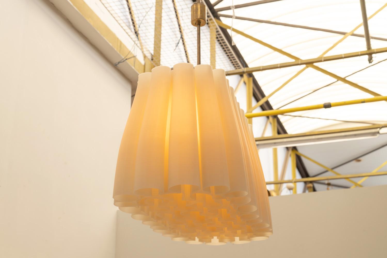 Large Lotus chandelier  In New Condition For Sale In Brussels, BE
