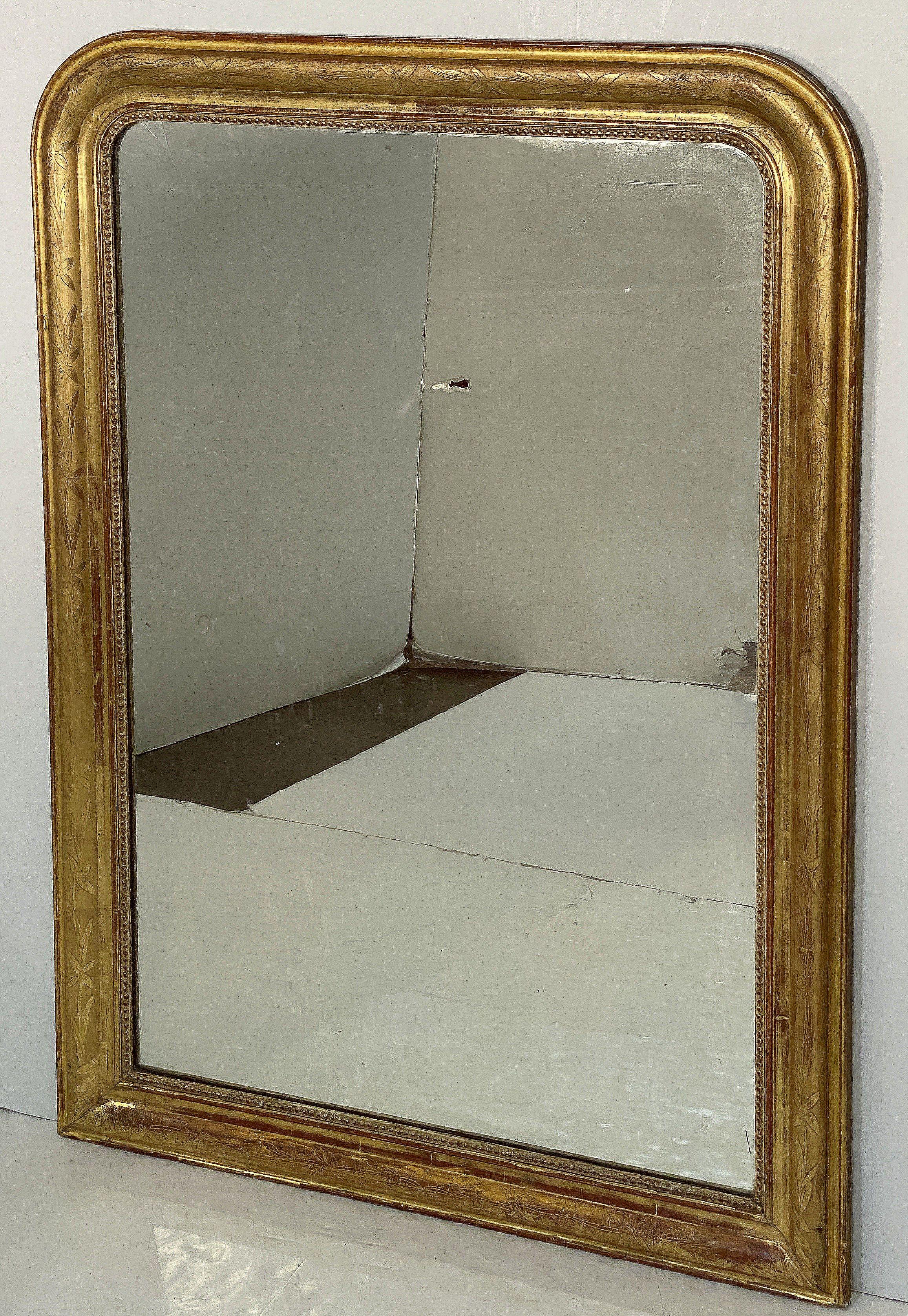Large Louis Philippe Arch Top Gilt Mirror (H 49 1/4 x W 34 5/8) In Good Condition For Sale In Austin, TX