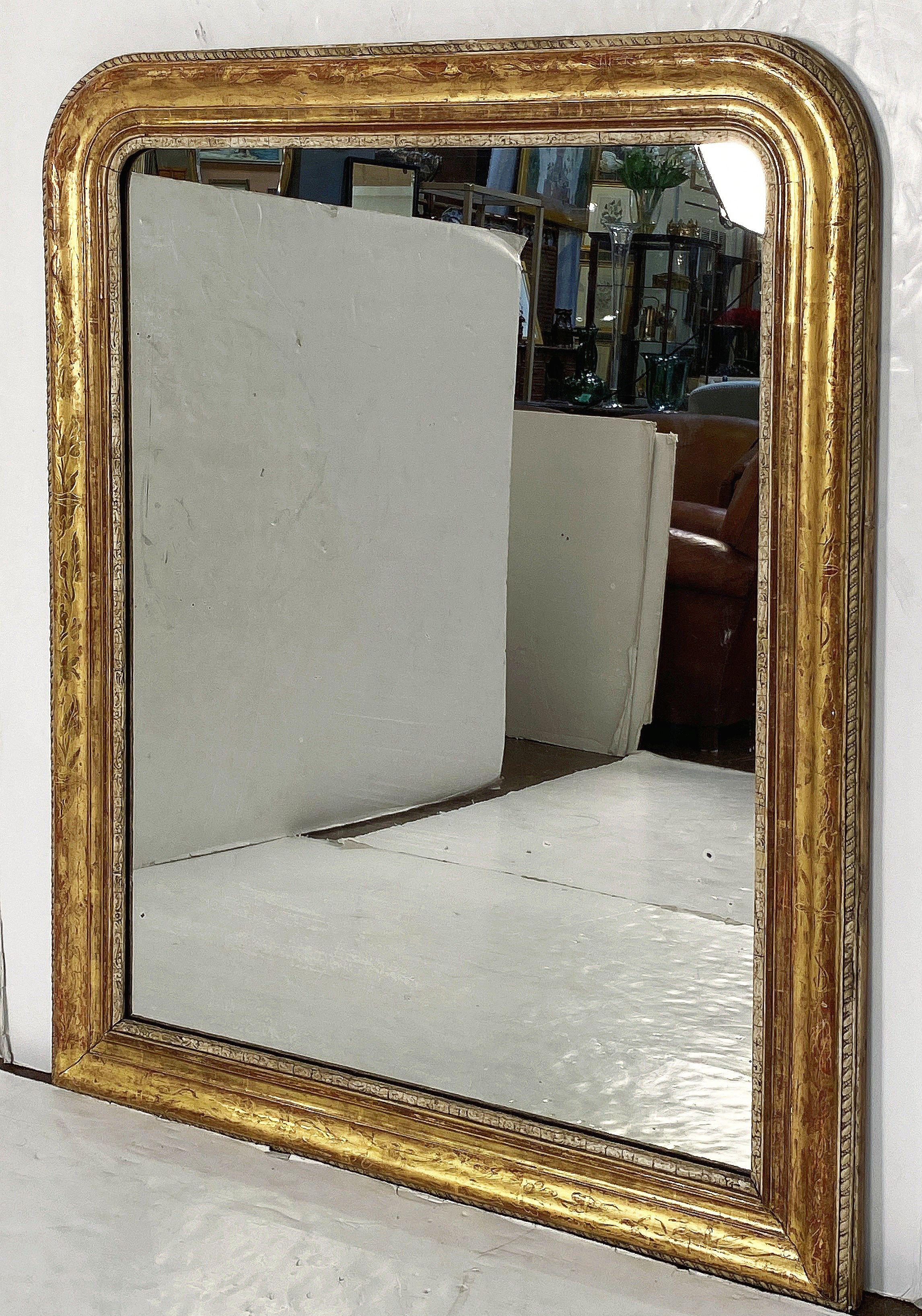 Large Louis Philippe Arch Top Gilt Mirror (H 50 1/2 x W 40 1/2) In Good Condition In Austin, TX