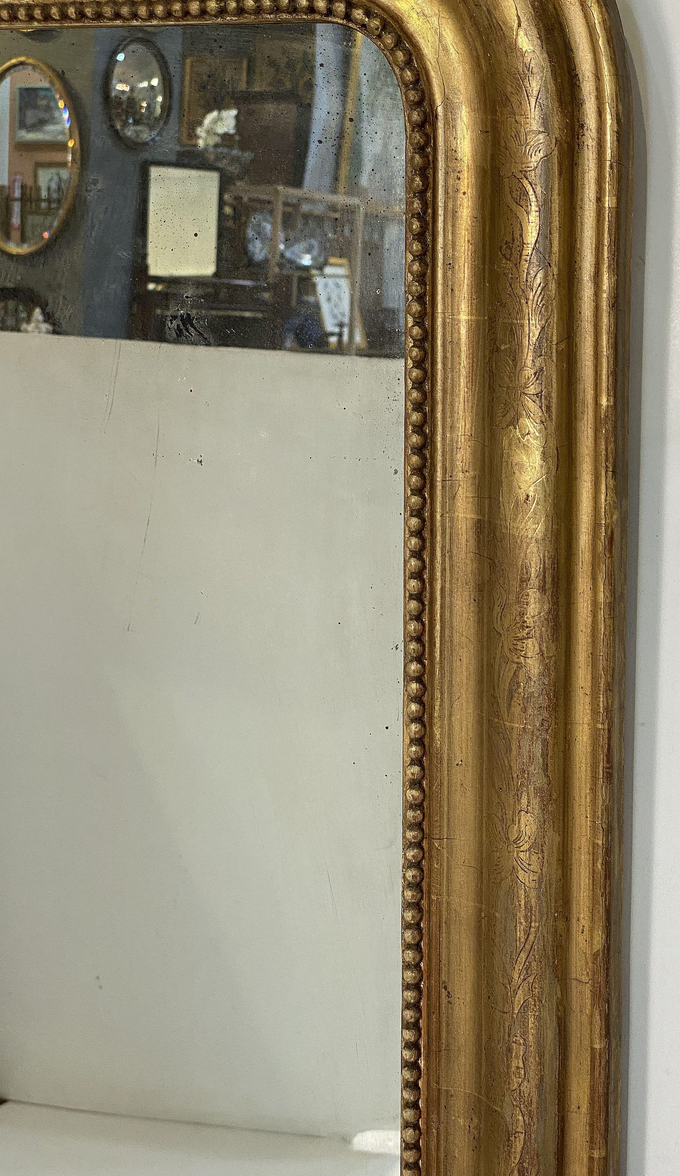 Grande specchio dorato Louis Philippe (H. 59 x L. 38 1/2) in vendita 1