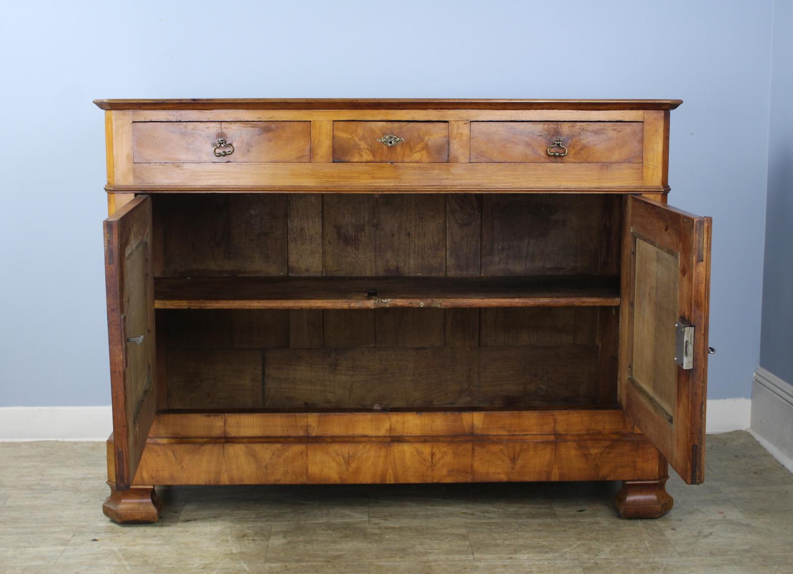 Large Louis Philippe Buffet in Walnut In Good Condition In Port Chester, NY