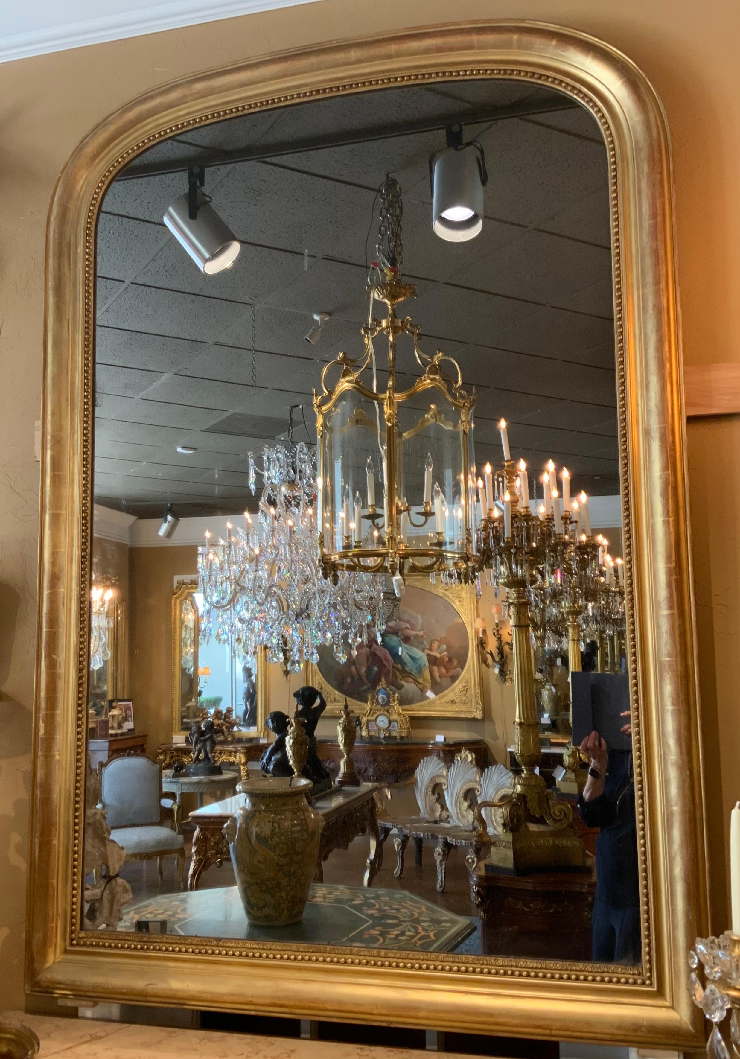 Gran espejo de madera dorada de época Louis Philippe Francés en venta