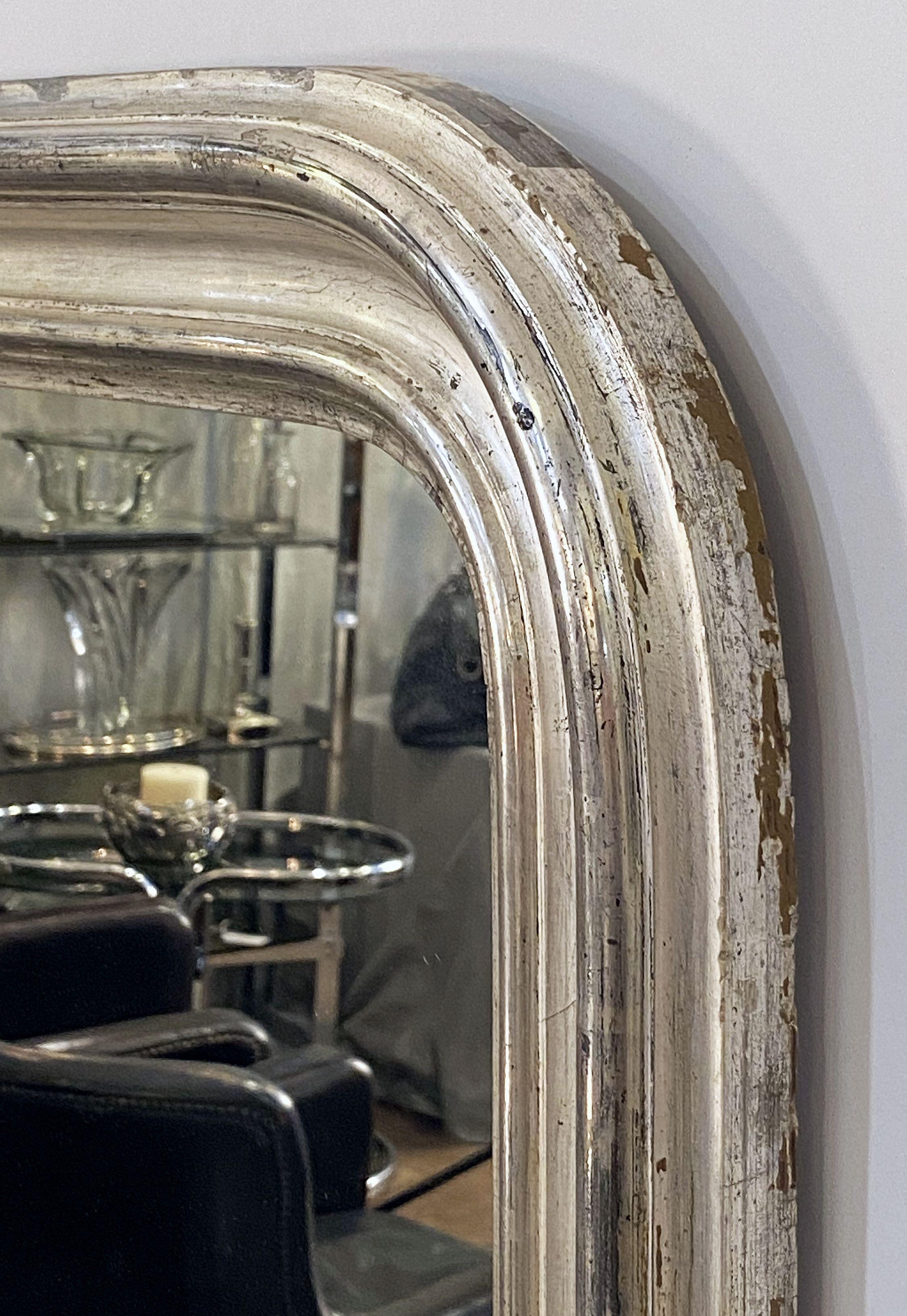 Grand miroir Louis Philippe en argent doré (H 62 3/4 x L 37 1/4) en vente 4