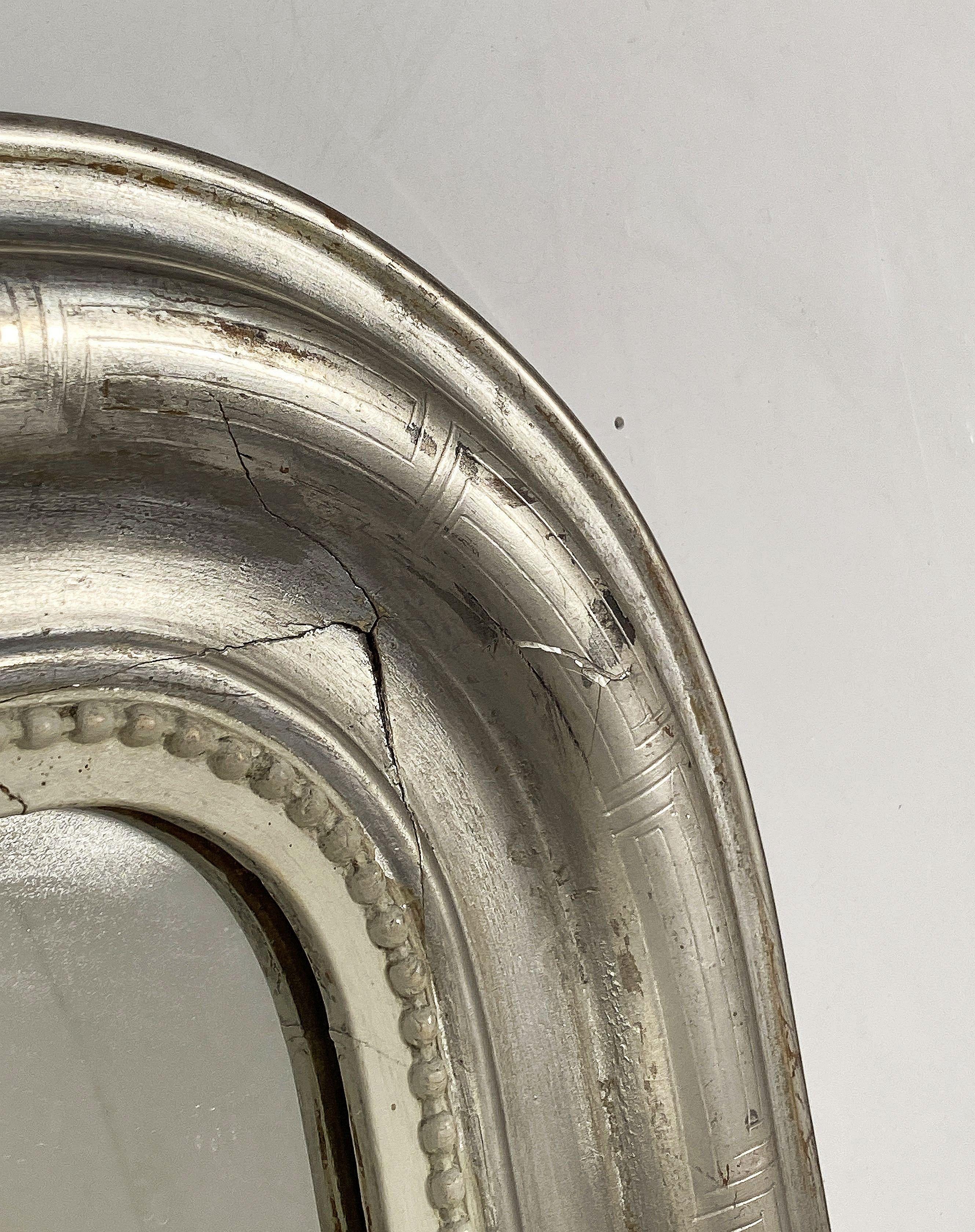 Grande specchio Louis Philippe in argento dorato con design a chiave greca (H. 51 x L. 34 1/4) In condizioni buone in vendita a Austin, TX