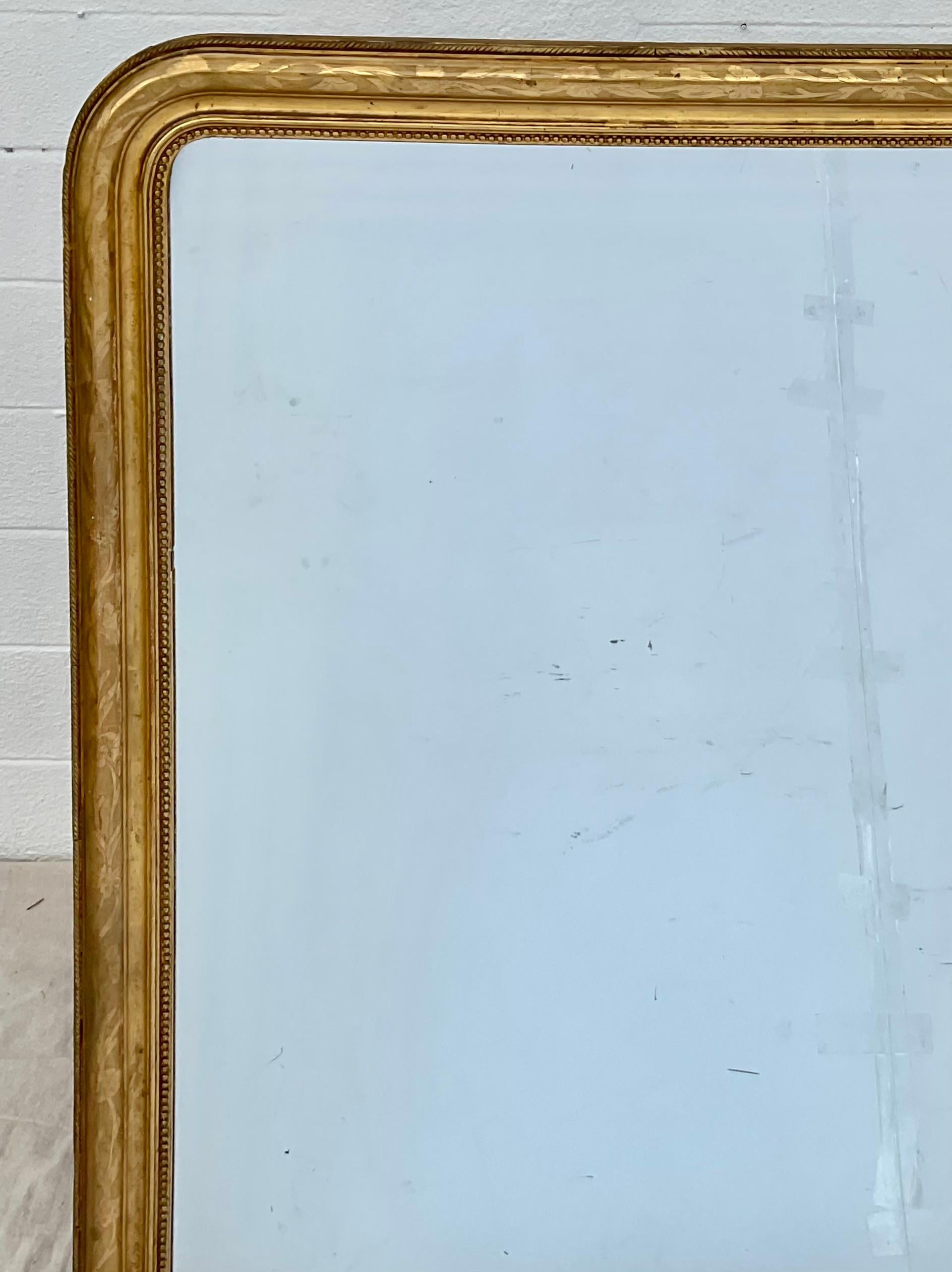 Großer geschnitzter und vergoldeter Louis Phillippe-Spiegel im Zustand „Gut“ im Angebot in Bradenton, FL