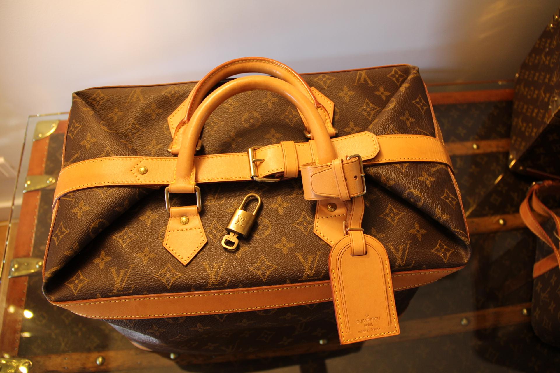 Large Louis Vuitton Bag 40, Large Louis Vuitton Duffle Bag, Louis Vuitton Bag In Good Condition For Sale In Saint-ouen, FR