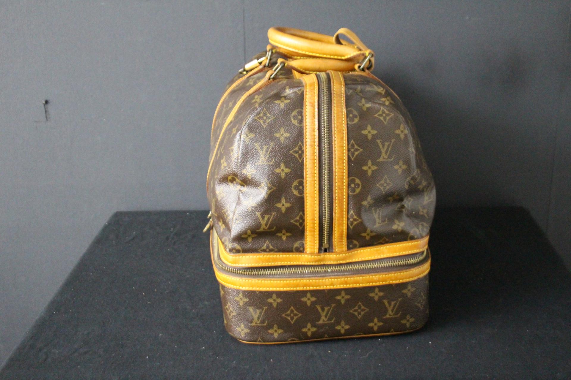 Large Louis Vuitton Bag, Large Louis Vuitton Duffle Bag, Vuitton Boston Bag In Good Condition For Sale In Saint-ouen, FR