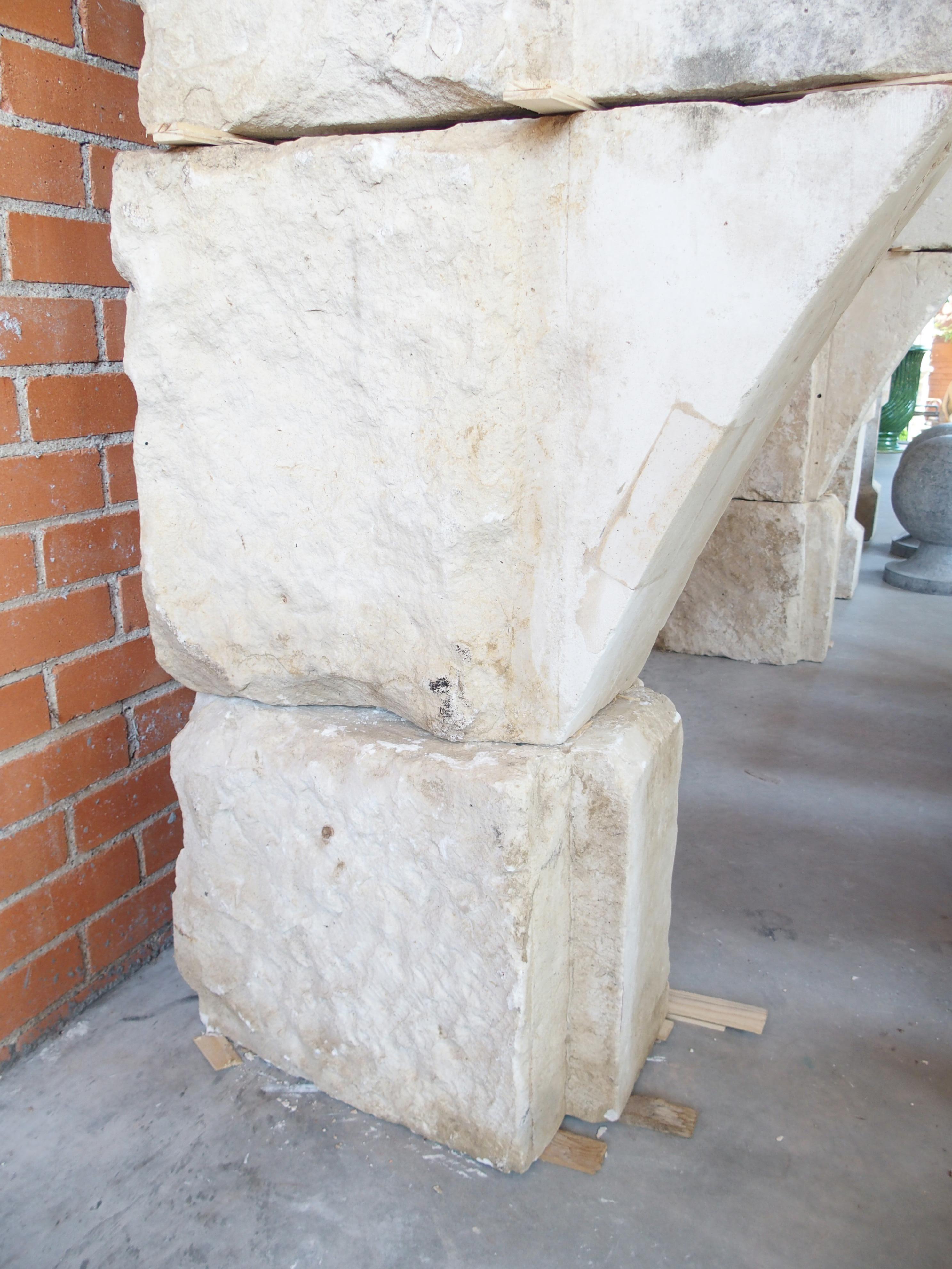 Gran repisa de chimenea de castillo Luis XIII de La Meuse, Francia, siglo XVII en venta 3