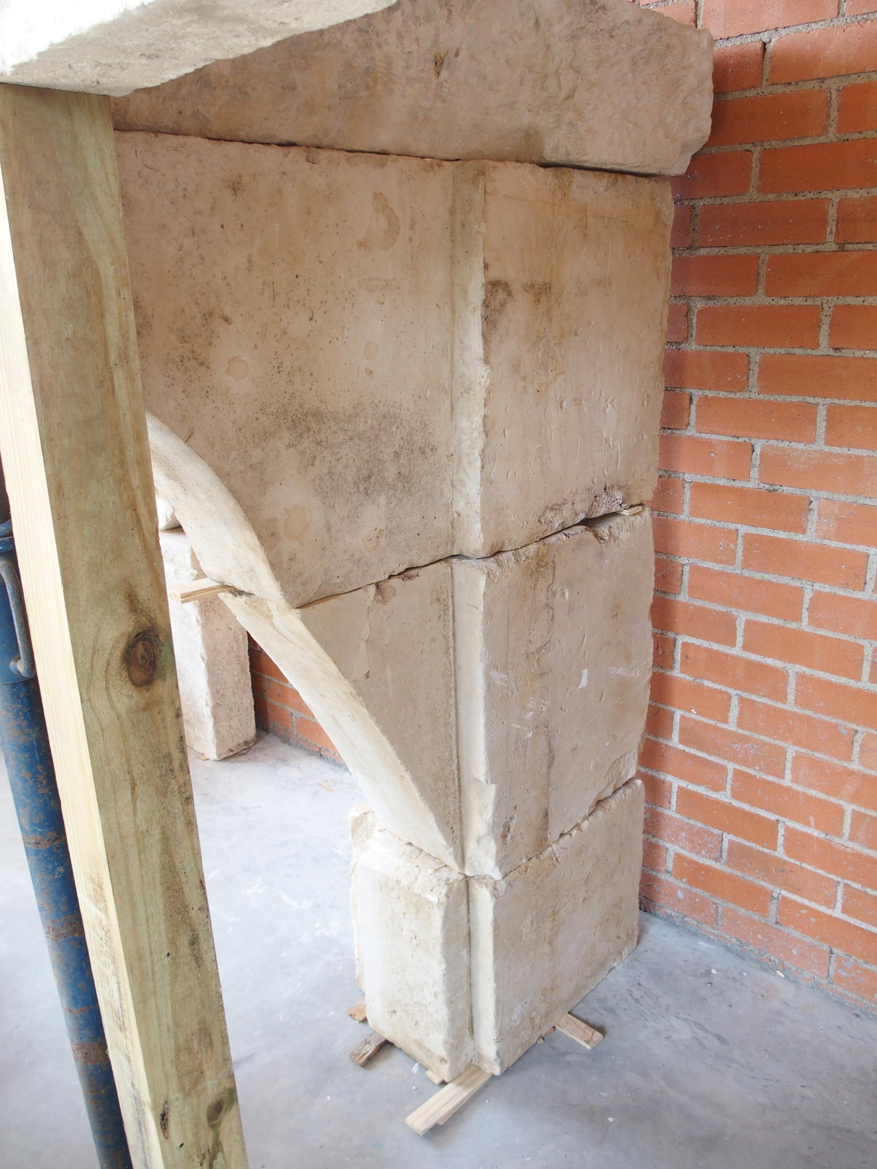 Gran repisa de chimenea de castillo Luis XIII de La Meuse, Francia, siglo XVII en venta 5