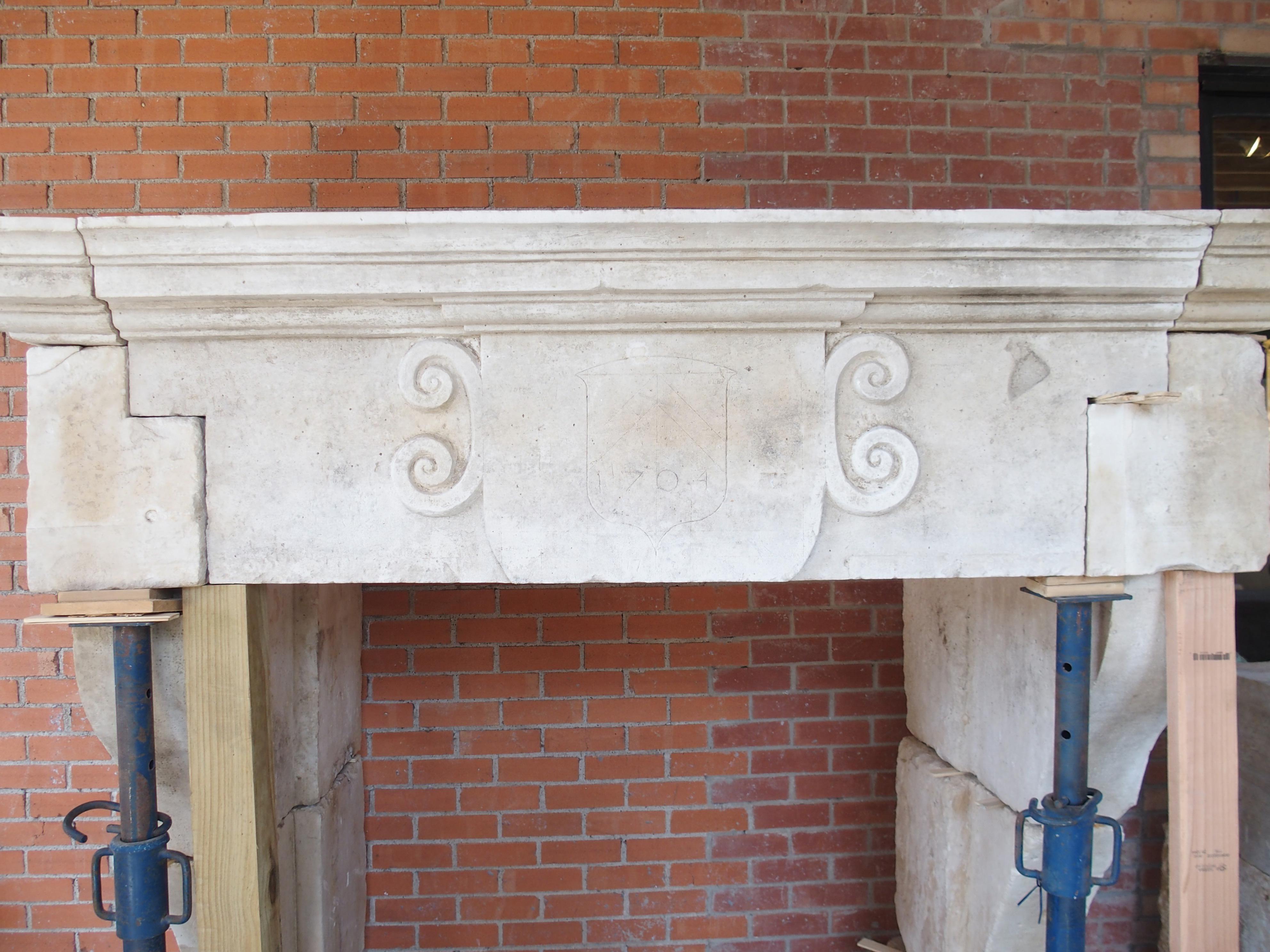 Gran repisa de chimenea de castillo Luis XIII de La Meuse, Francia, siglo XVII en venta 10