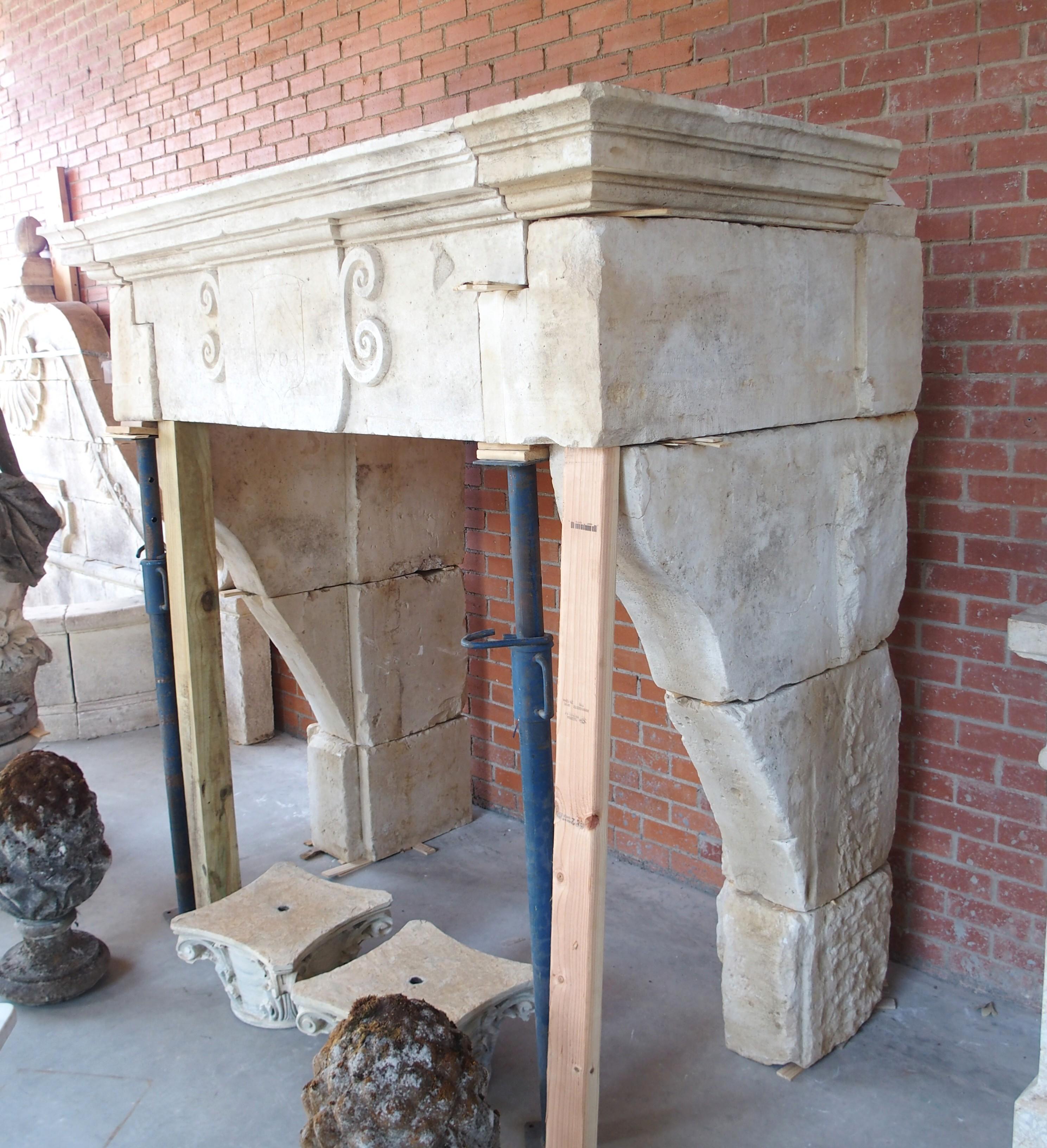 Gran repisa de chimenea de castillo Luis XIII de La Meuse, Francia, siglo XVII en venta 12