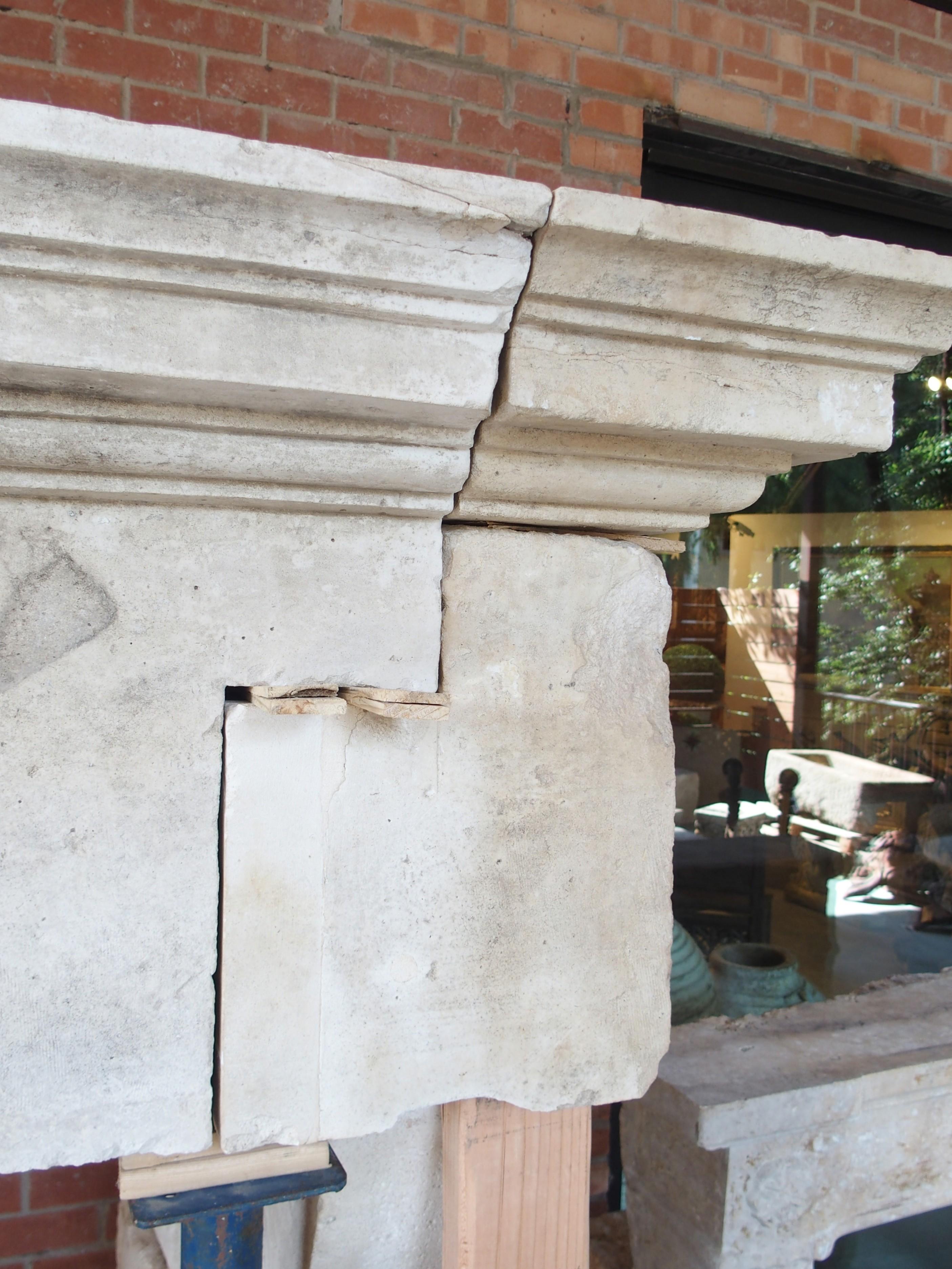 Gran repisa de chimenea de castillo Luis XIII de La Meuse, Francia, siglo XVII Piedra en venta