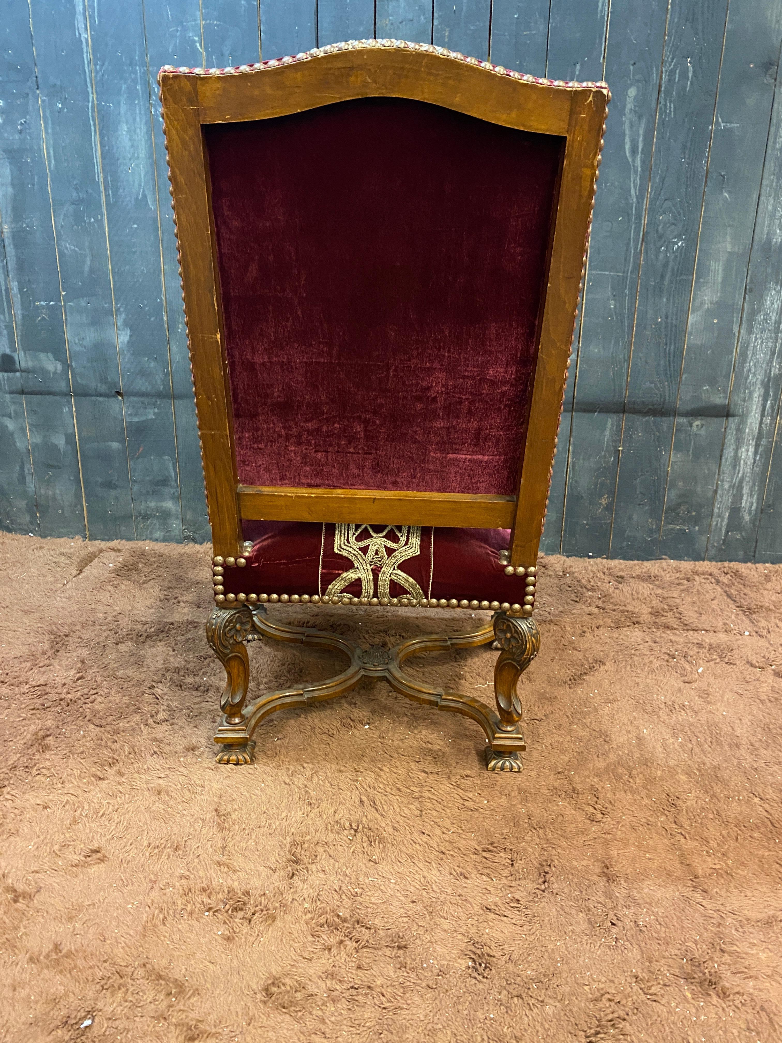 Large Louis XIII style armchair, in walnut, from the 19th century. New fabric For Sale 5