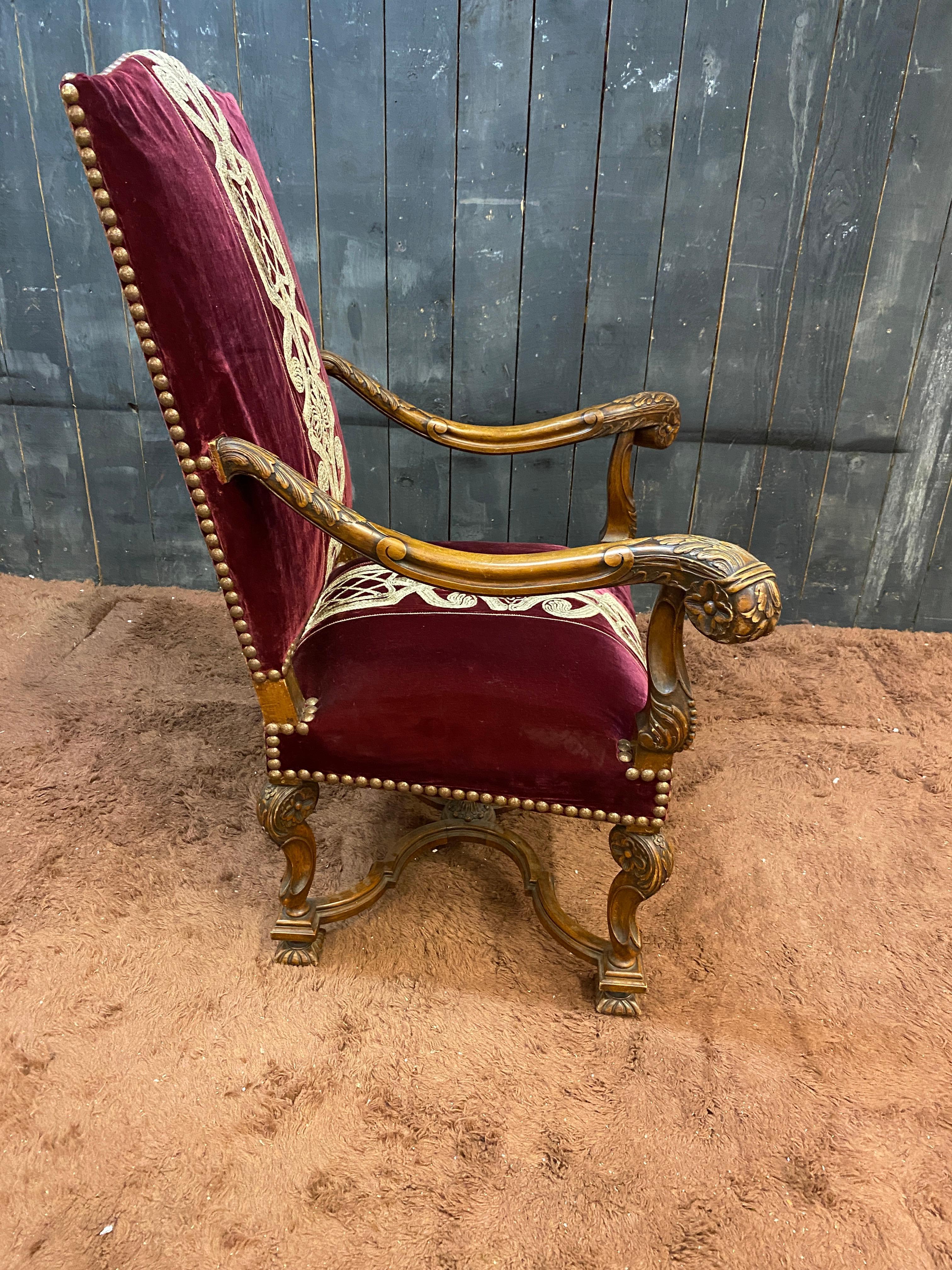 Large Louis XIII style armchair, in walnut, from the 19th century. New fabric For Sale 6