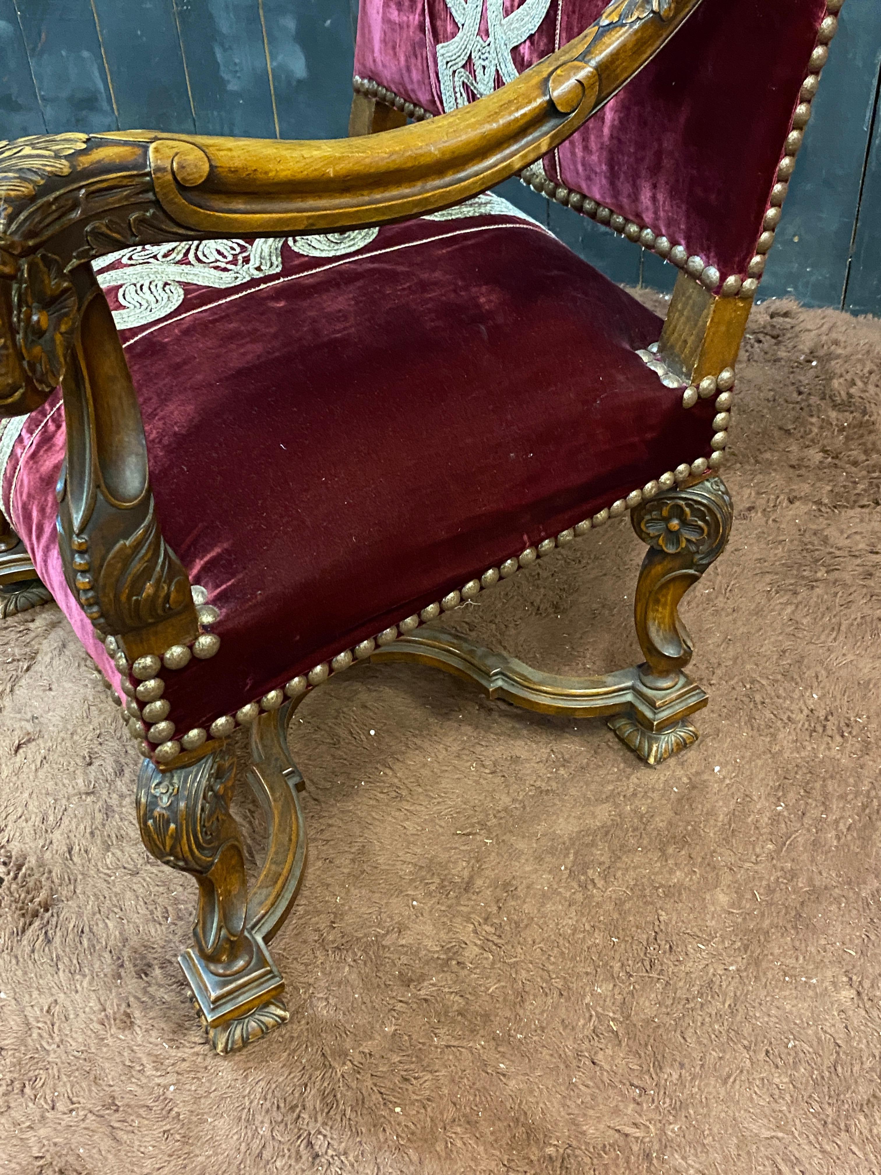 Large Louis XIII style armchair, in walnut, from the 19th century. New fabric For Sale 3
