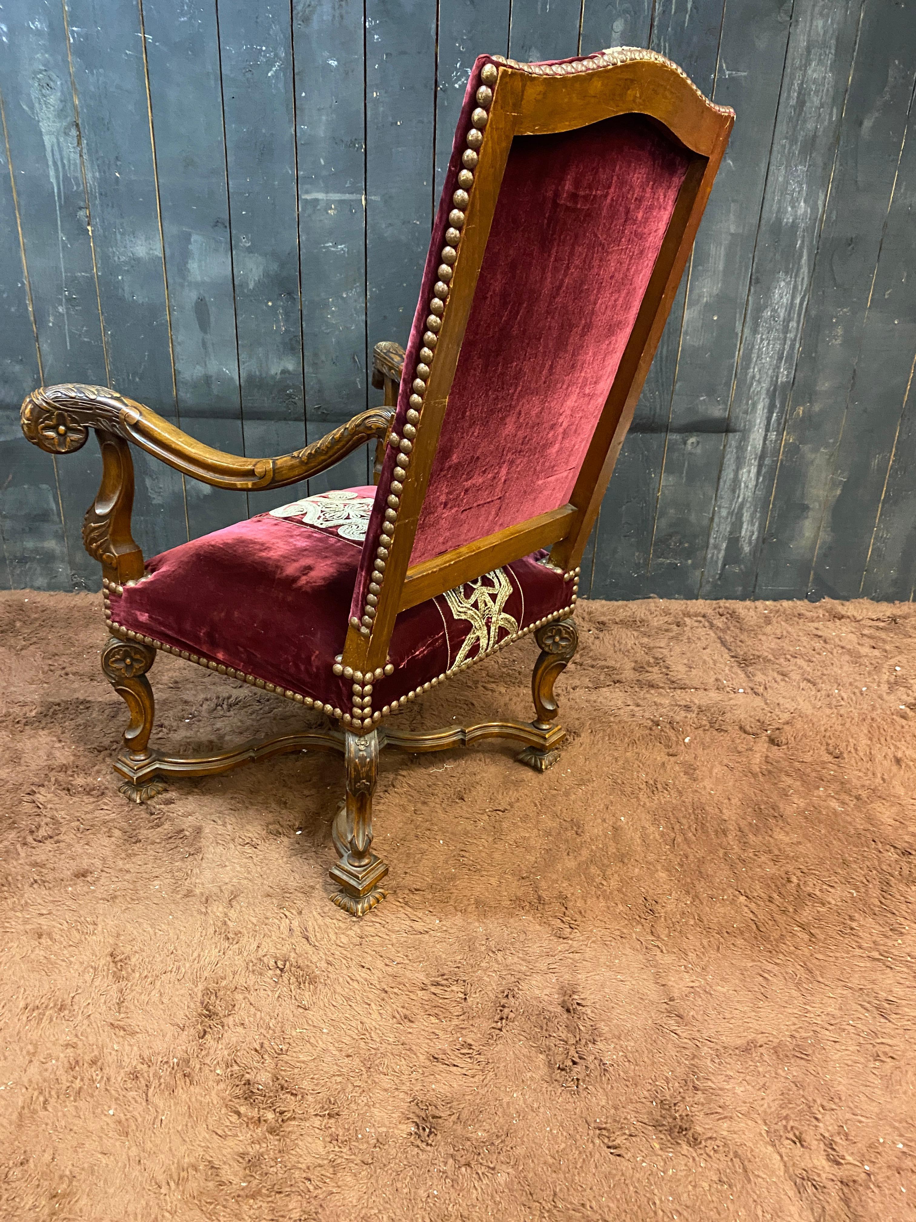 Large Louis XIII style armchair, in walnut, from the 19th century. New fabric For Sale 4