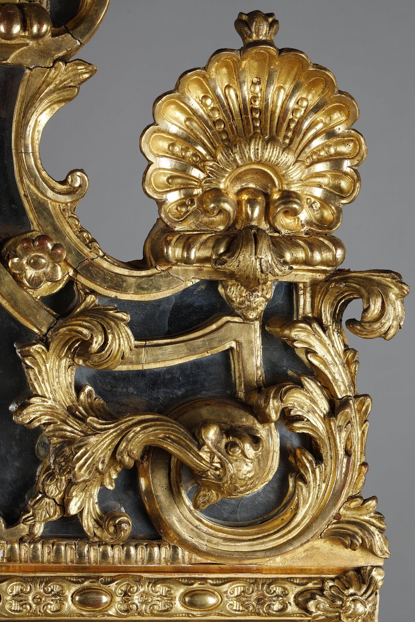 Large Louis XIV mirror decorated with shells, foliage and masks For Sale 5