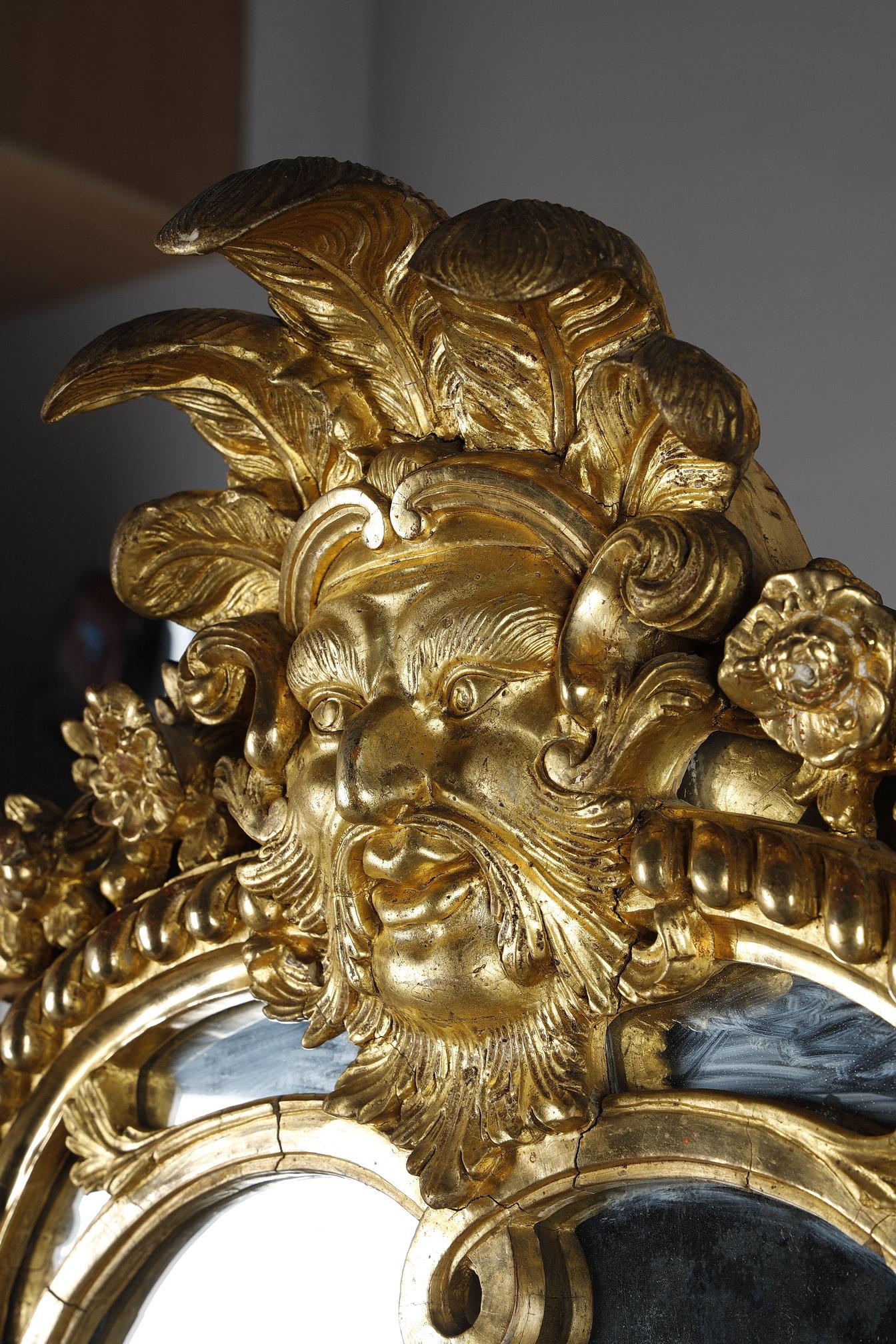 Large Louis XIV mirror decorated with shells, foliage and masks For Sale 10