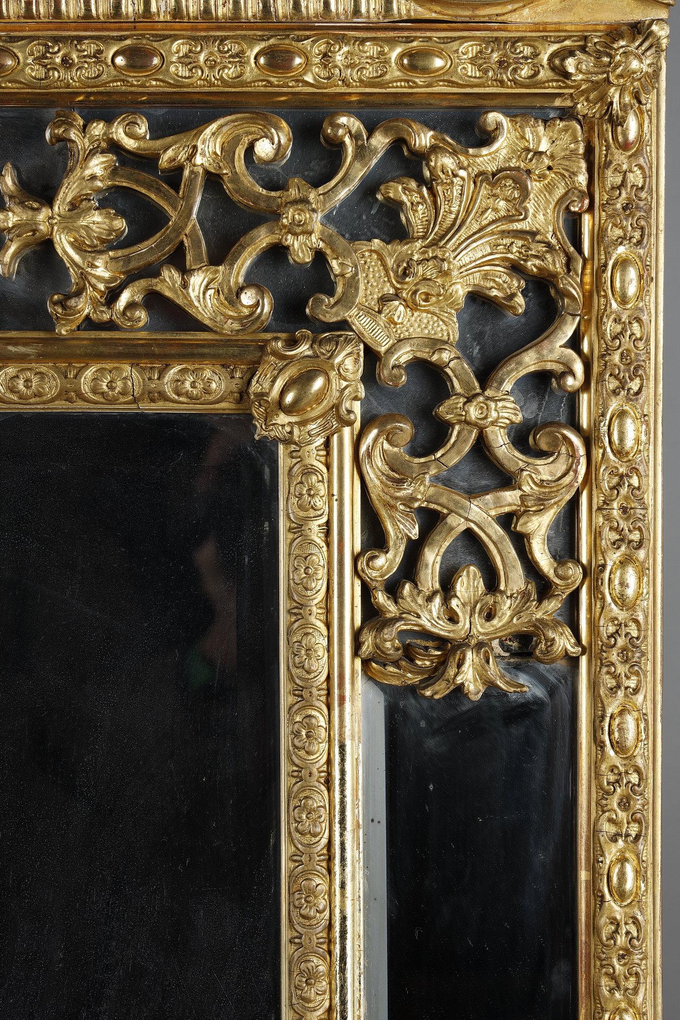 Large Louis XIV mirror decorated with shells, foliage and masks For Sale 11