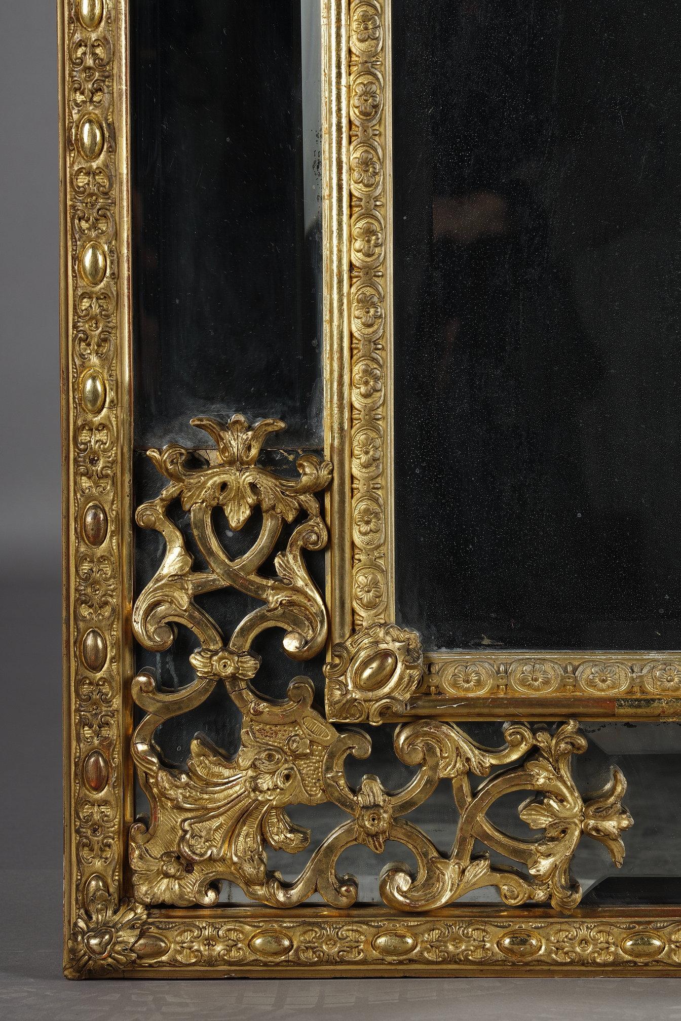 Large Louis XIV mirror decorated with shells, foliage and masks For Sale 12