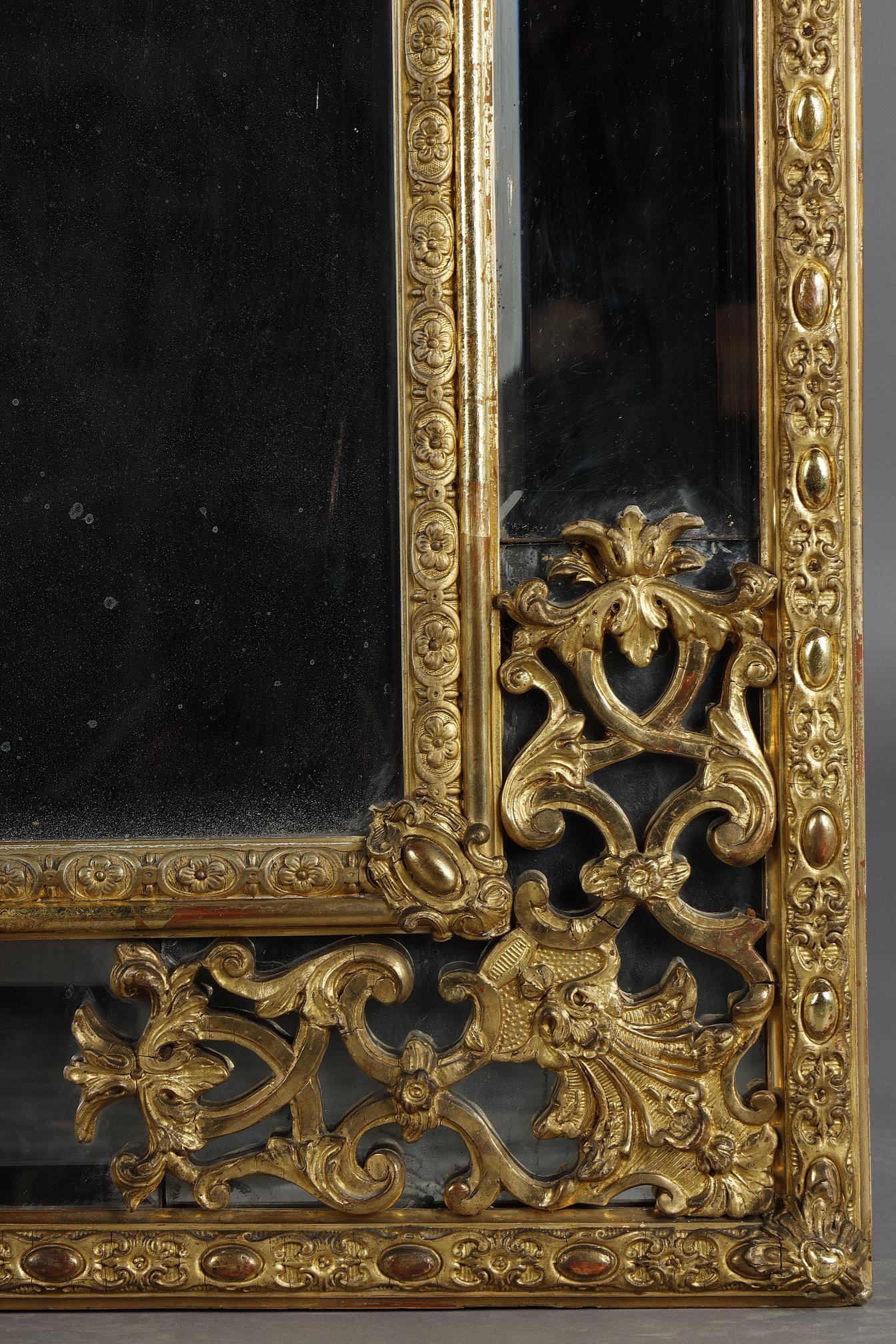 Large Louis XIV mirror decorated with shells, foliage and masks For Sale 13