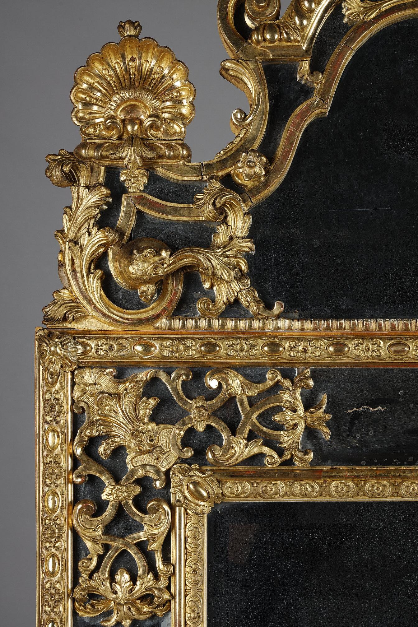 Giltwood Large Louis XIV mirror decorated with shells, foliage and masks For Sale