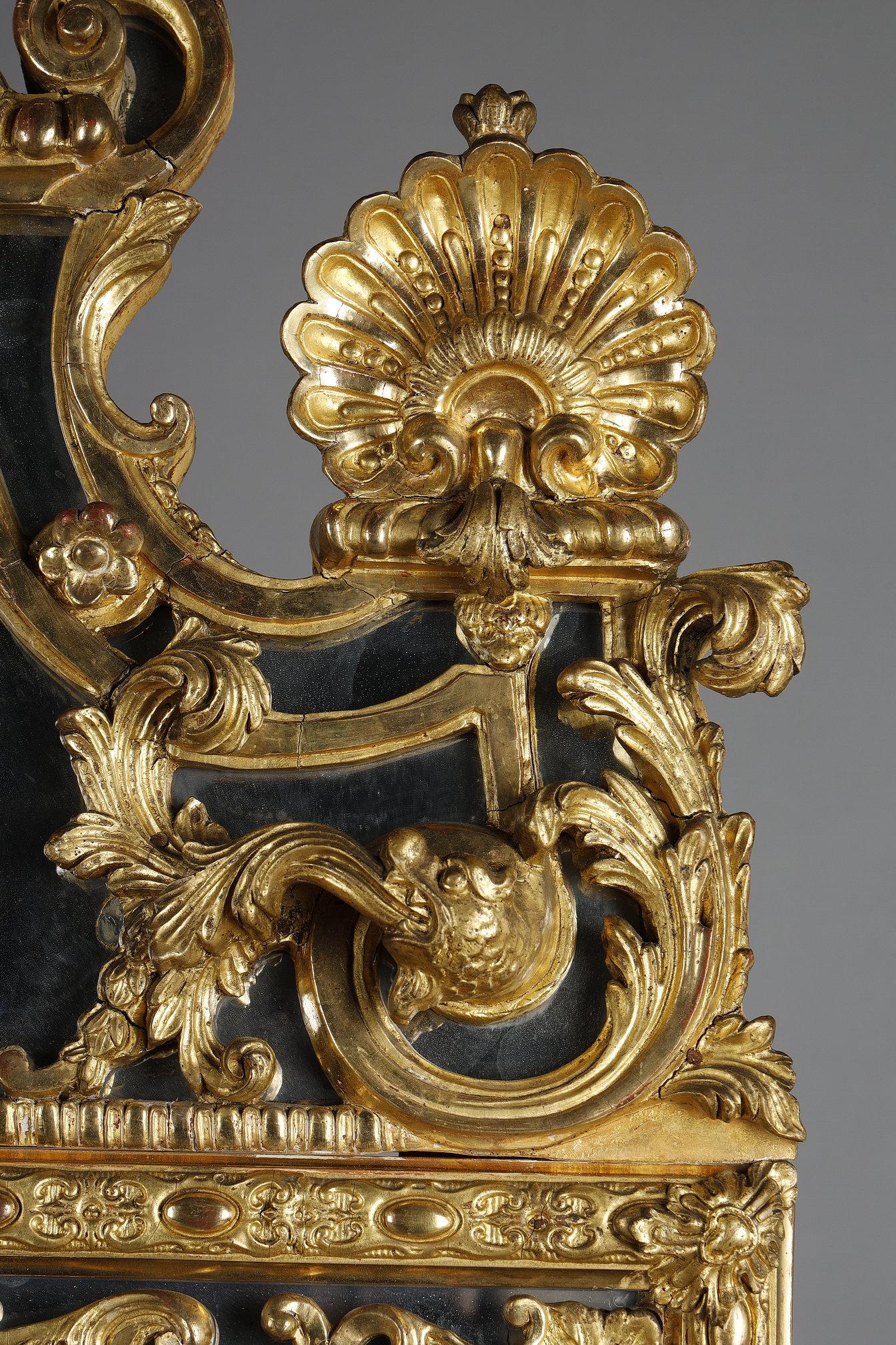 Large Louis XIV mirror decorated with shells, foliage and masks For Sale 2