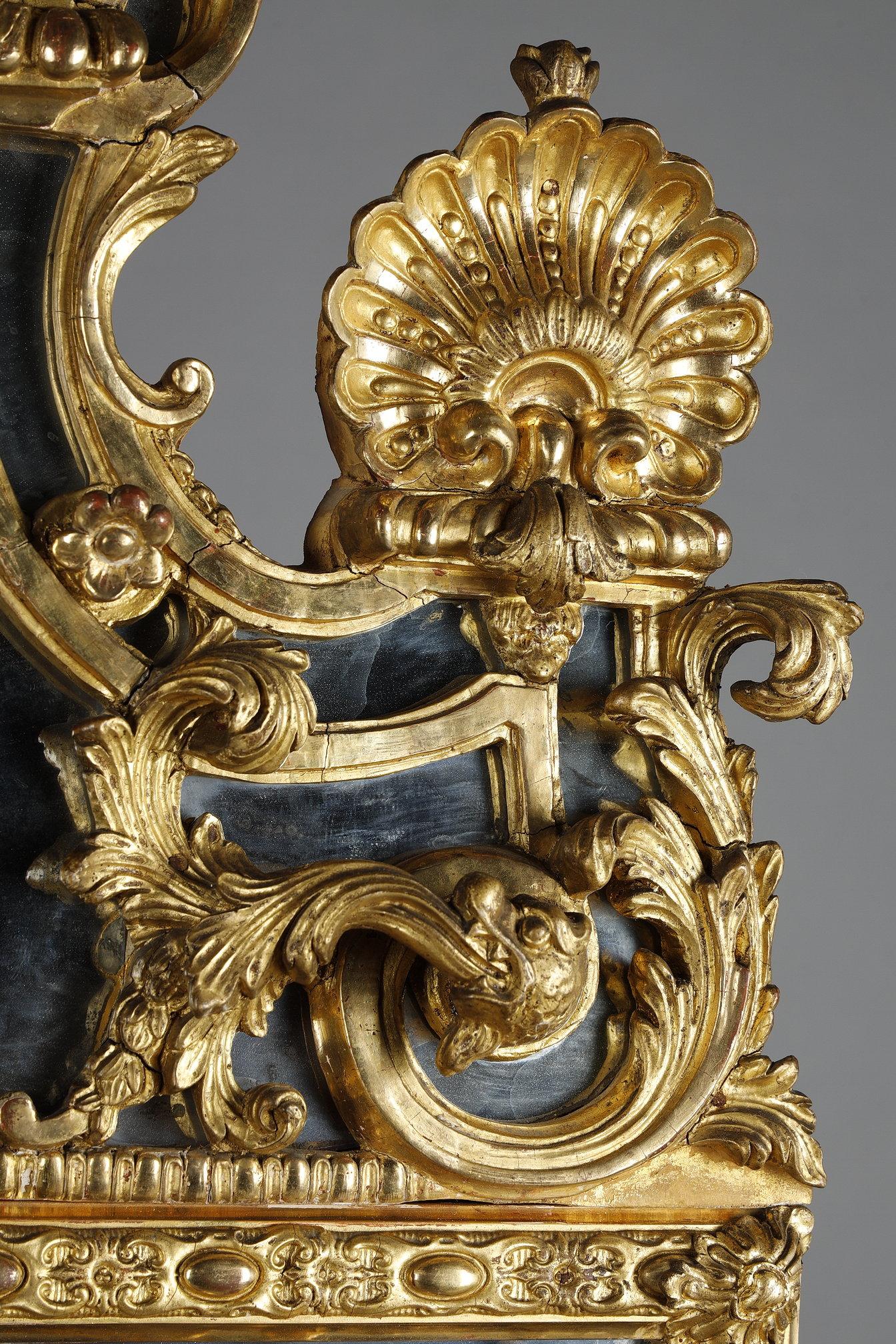 Large Louis XIV mirror decorated with shells, foliage and masks For Sale 3