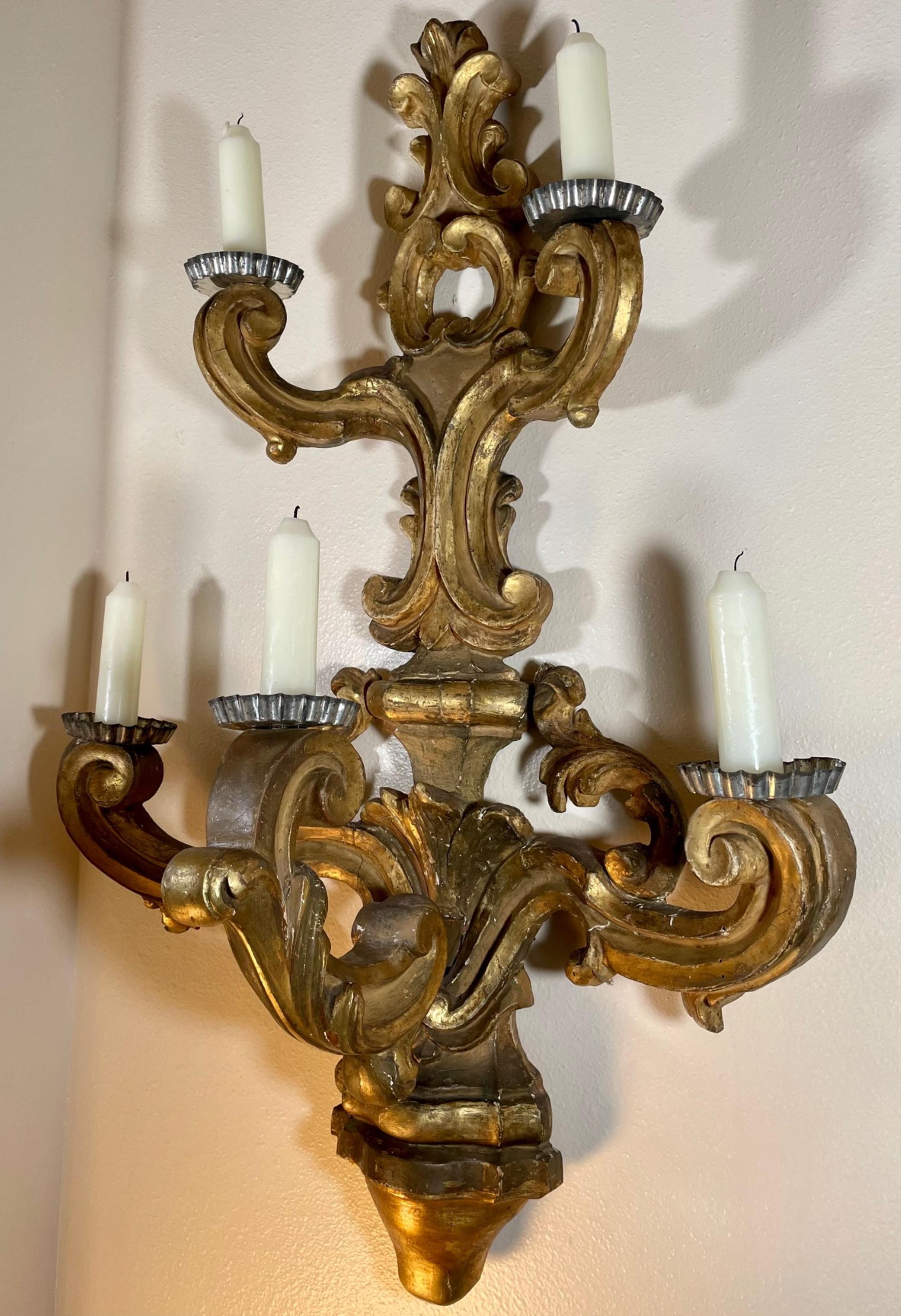 Large Louis XIV Baroque Italian carved giltwood wall sconce

Large early 18th century Italian hand carved and gilded 6-light wall sconce. This carving is on a grand scale and ornately detailed. The gilding is original with minor restorations.