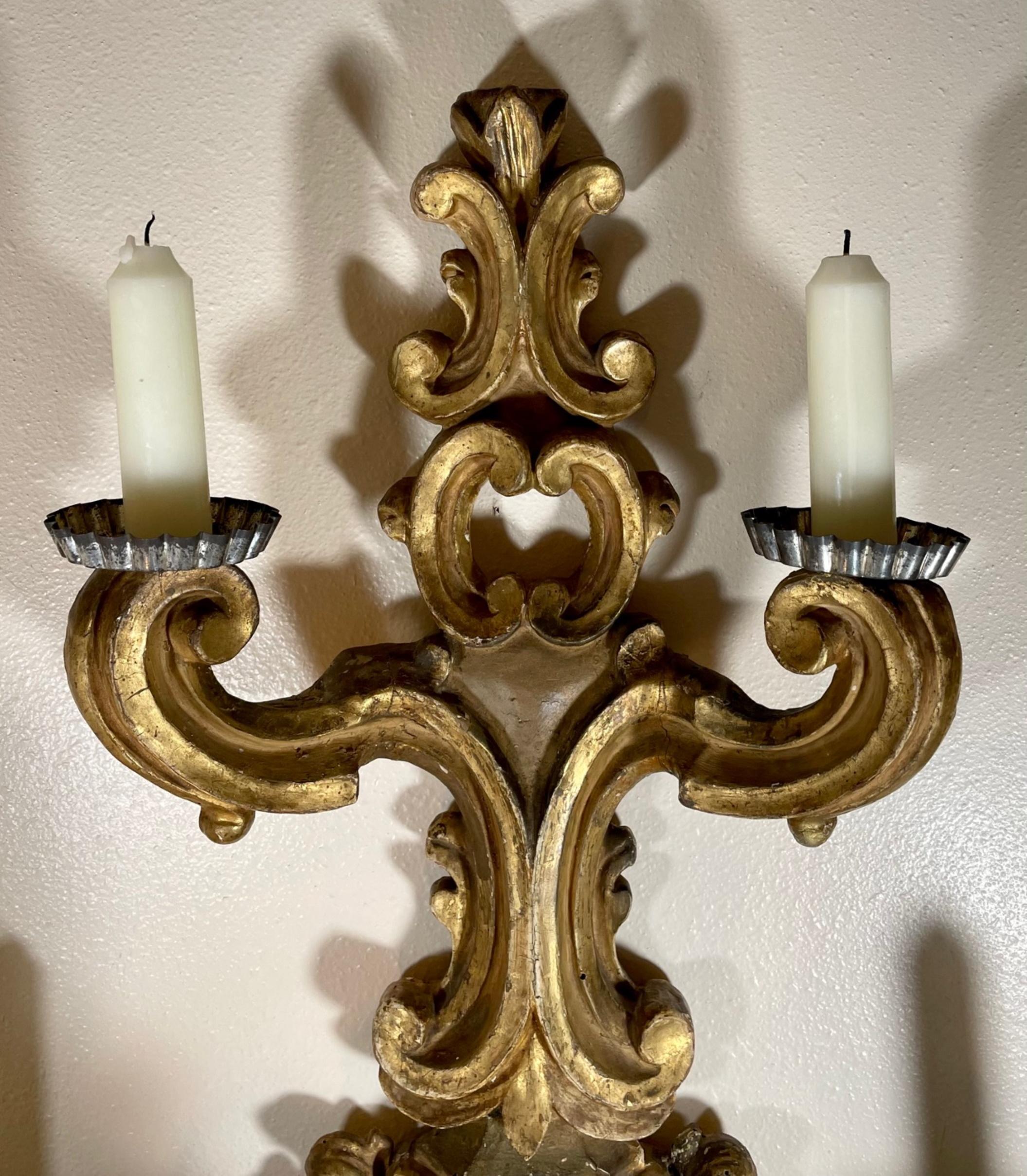 Large Louis XIV Period Baroque Italian Carved Giltwood Wall Sconce In Good Condition For Sale In Vero Beach, FL