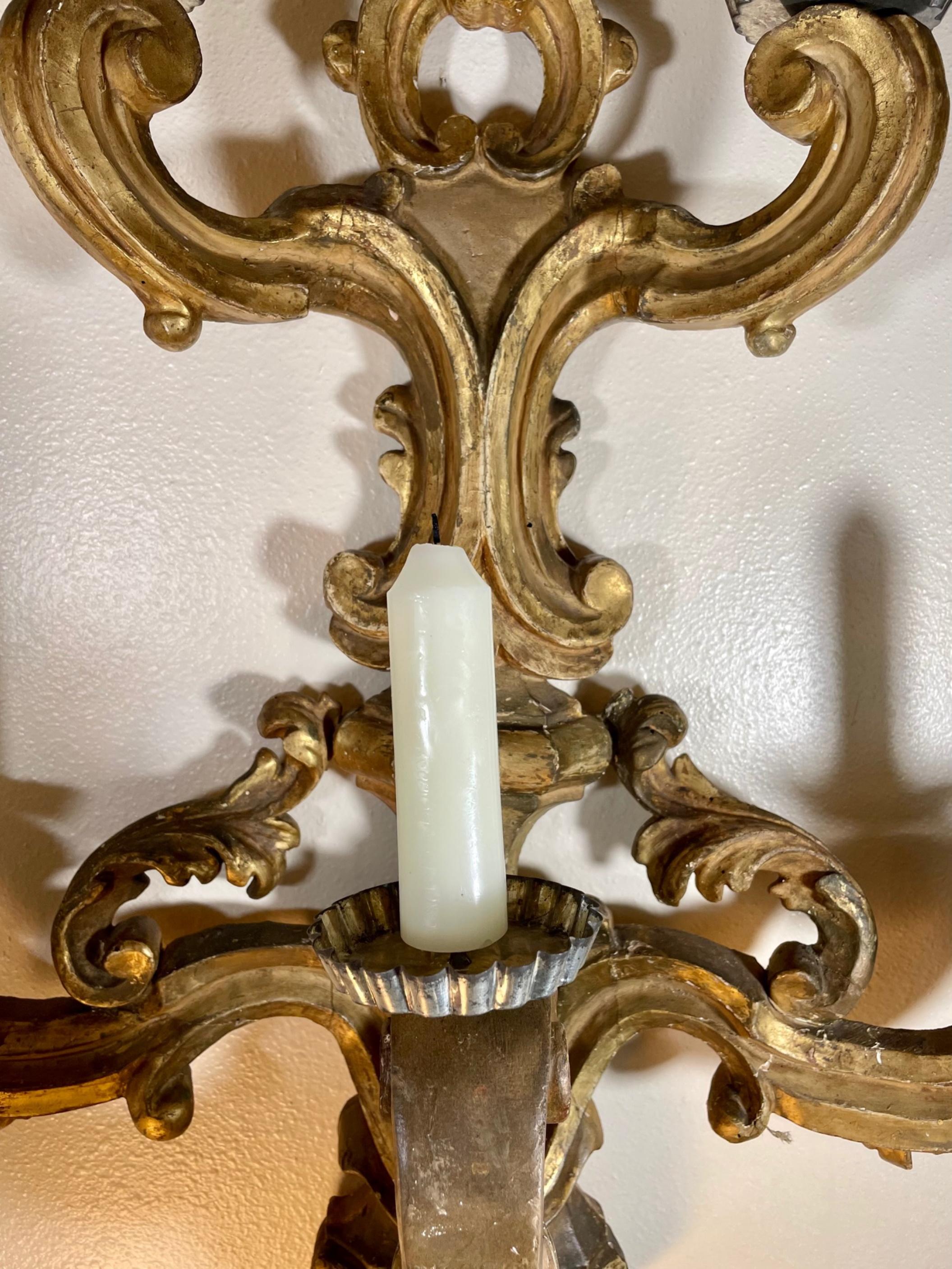 Gran aplique barroco italiano de madera dorada tallada del periodo Luis XIV siglo XVIII y antes en venta
