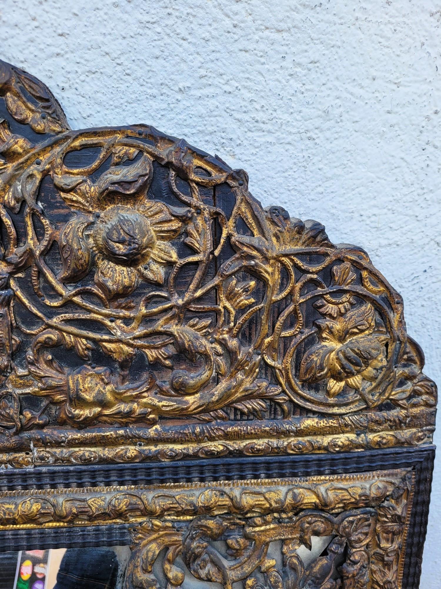 Europeo Grande specchio in stile Luigi XIV con perle di vetro, 136 X 86 cm, XIX secolo in vendita