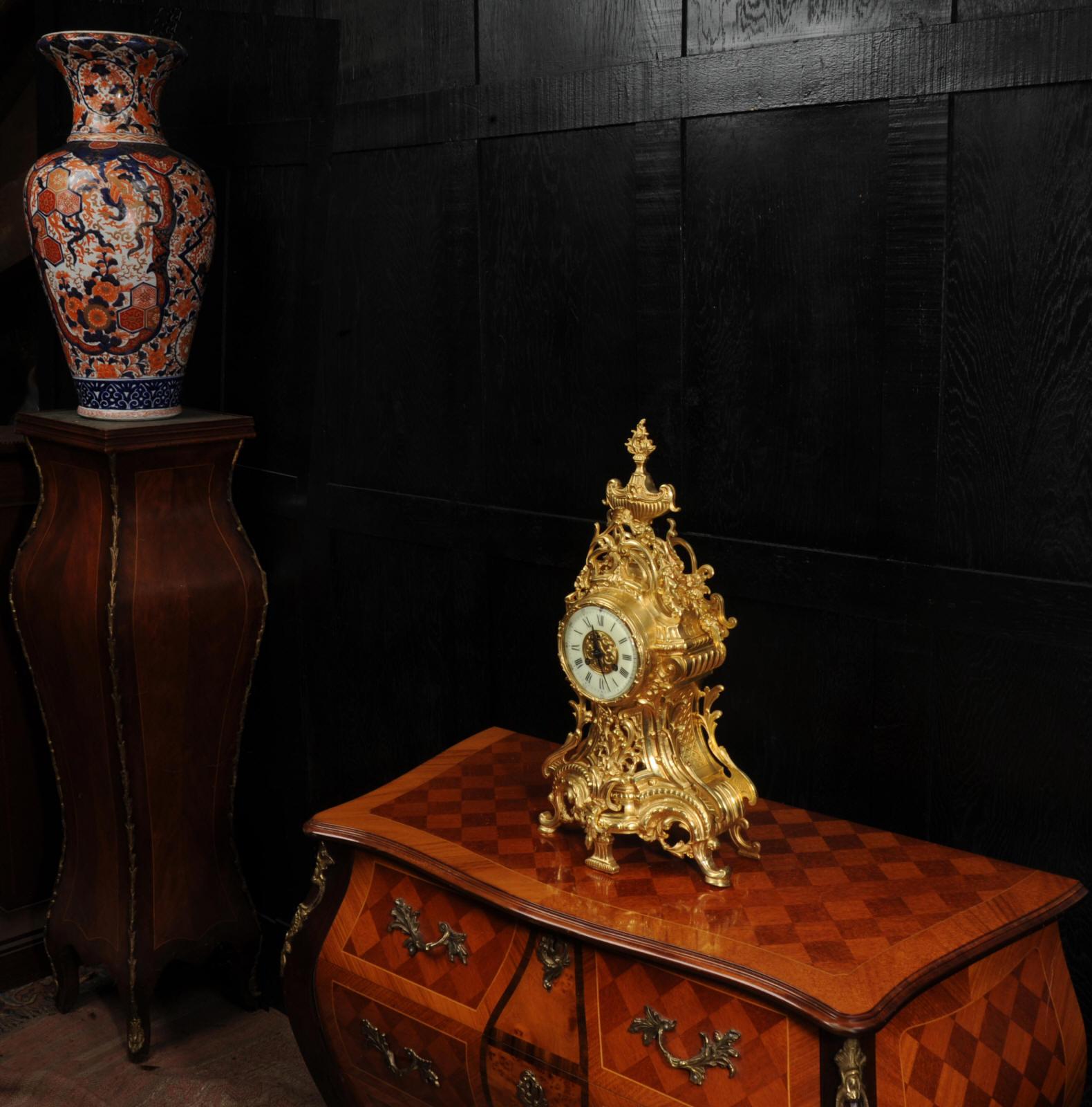 Große antike französische Louis XV.-Uhr aus vergoldeter Bronze im Angebot 4