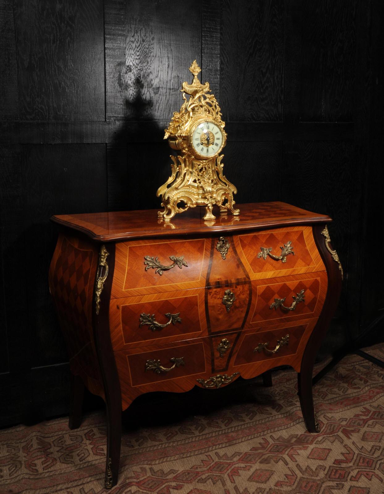 Grande horloge française ancienne Louis XV en bronze doré en vente 5