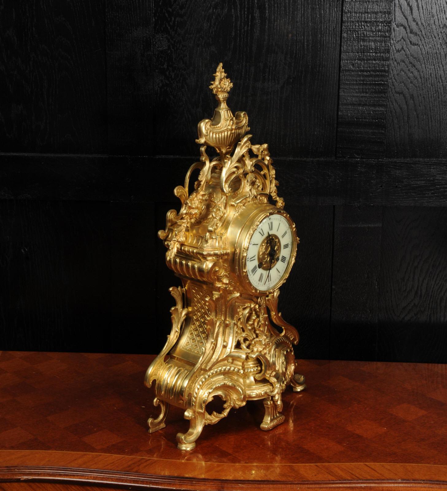 Große antike französische Louis XV.-Uhr aus vergoldeter Bronze im Angebot 9