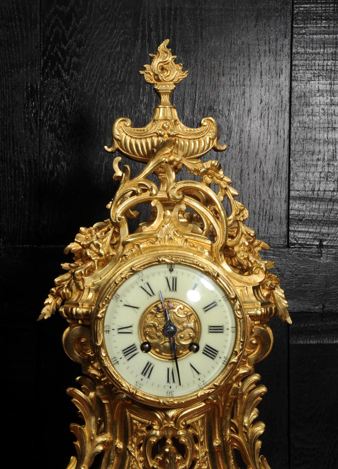 Große antike französische Louis XV.-Uhr aus vergoldeter Bronze im Angebot 10