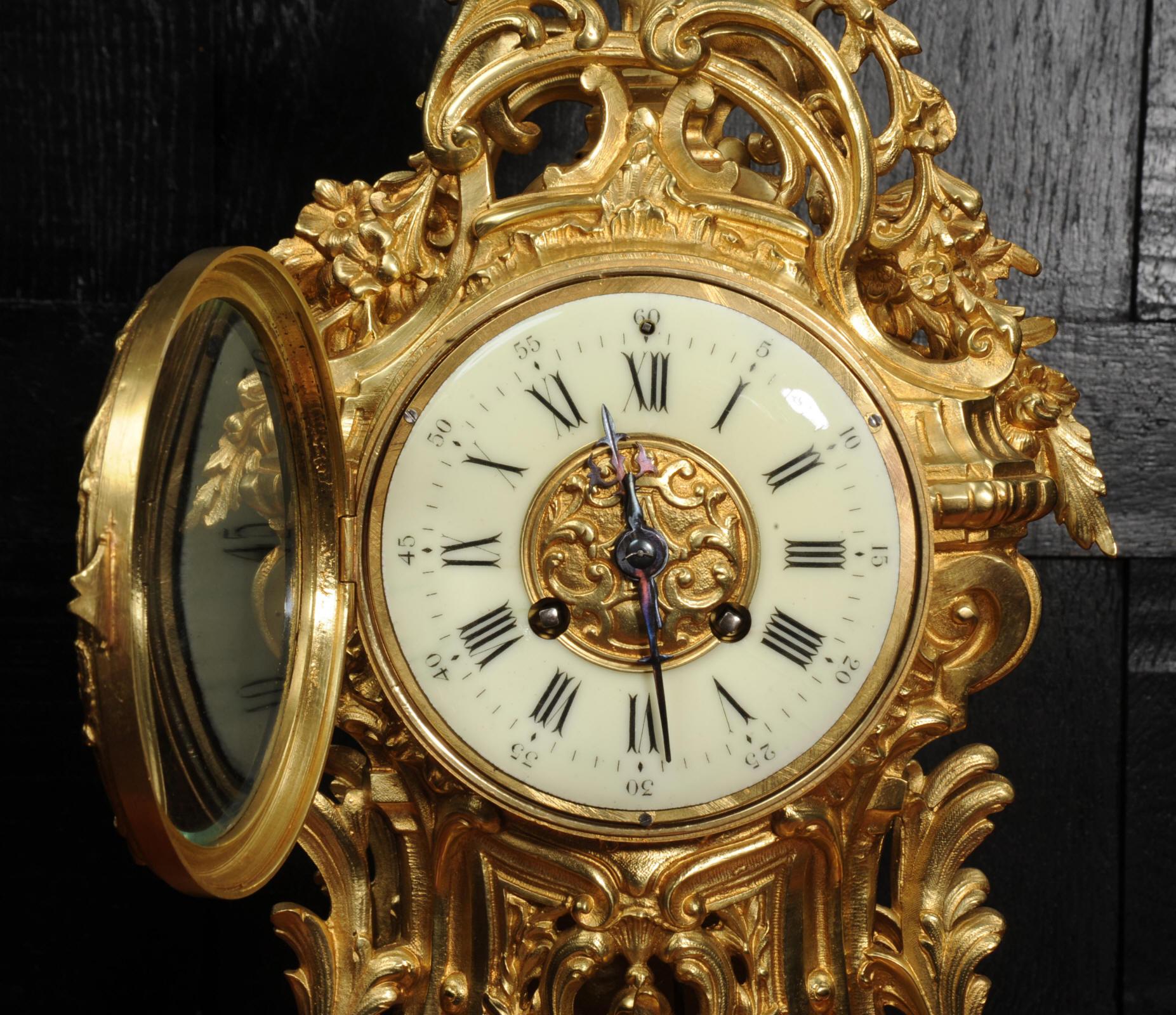 Große antike französische Louis XV.-Uhr aus vergoldeter Bronze im Angebot 11