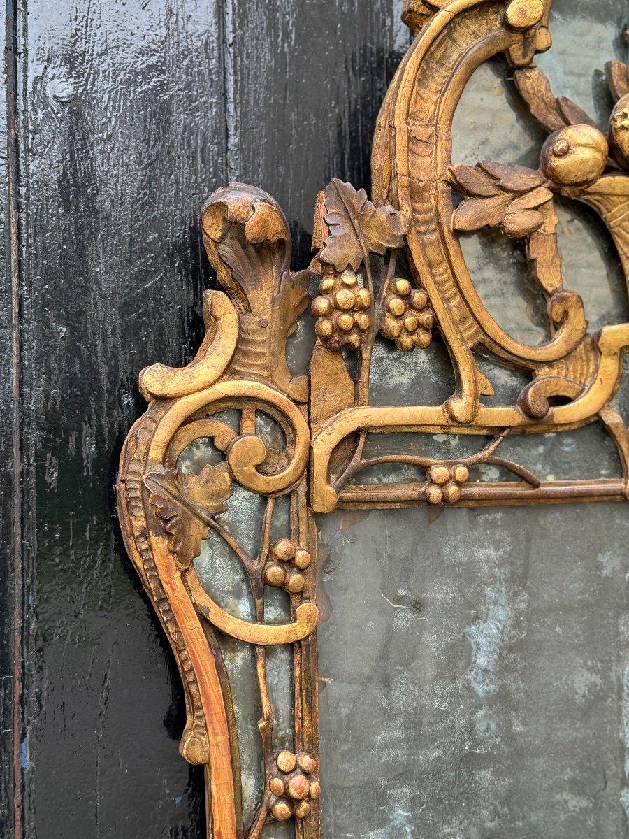 Large Louis XV Pareclosed Mirror In Carved And Gilded Wood, France 18th Century For Sale 4