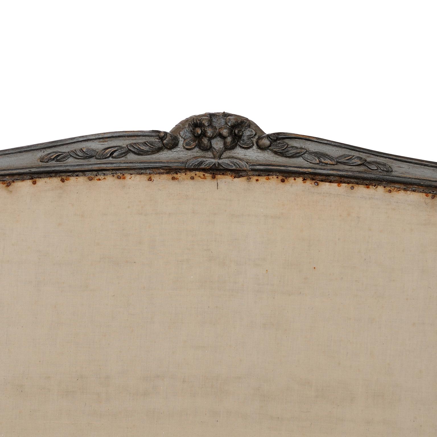 Large Louis XV Period Painted Sofa, circa 1760 (Französisch) im Angebot