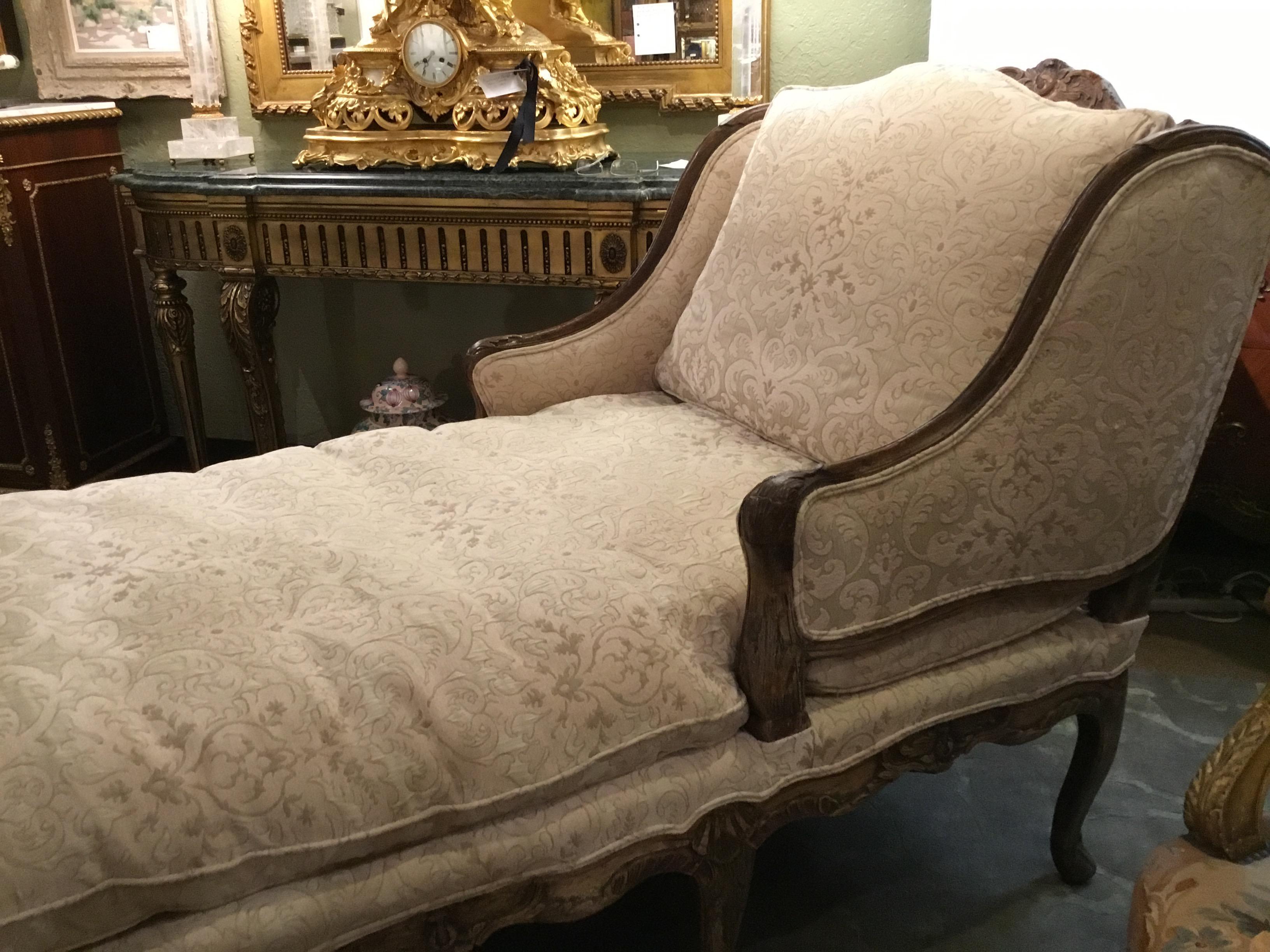 Large Louis XV Rococo Style Carved Walnut, Early 19th Century Chaise Lounge In Good Condition In Houston, TX