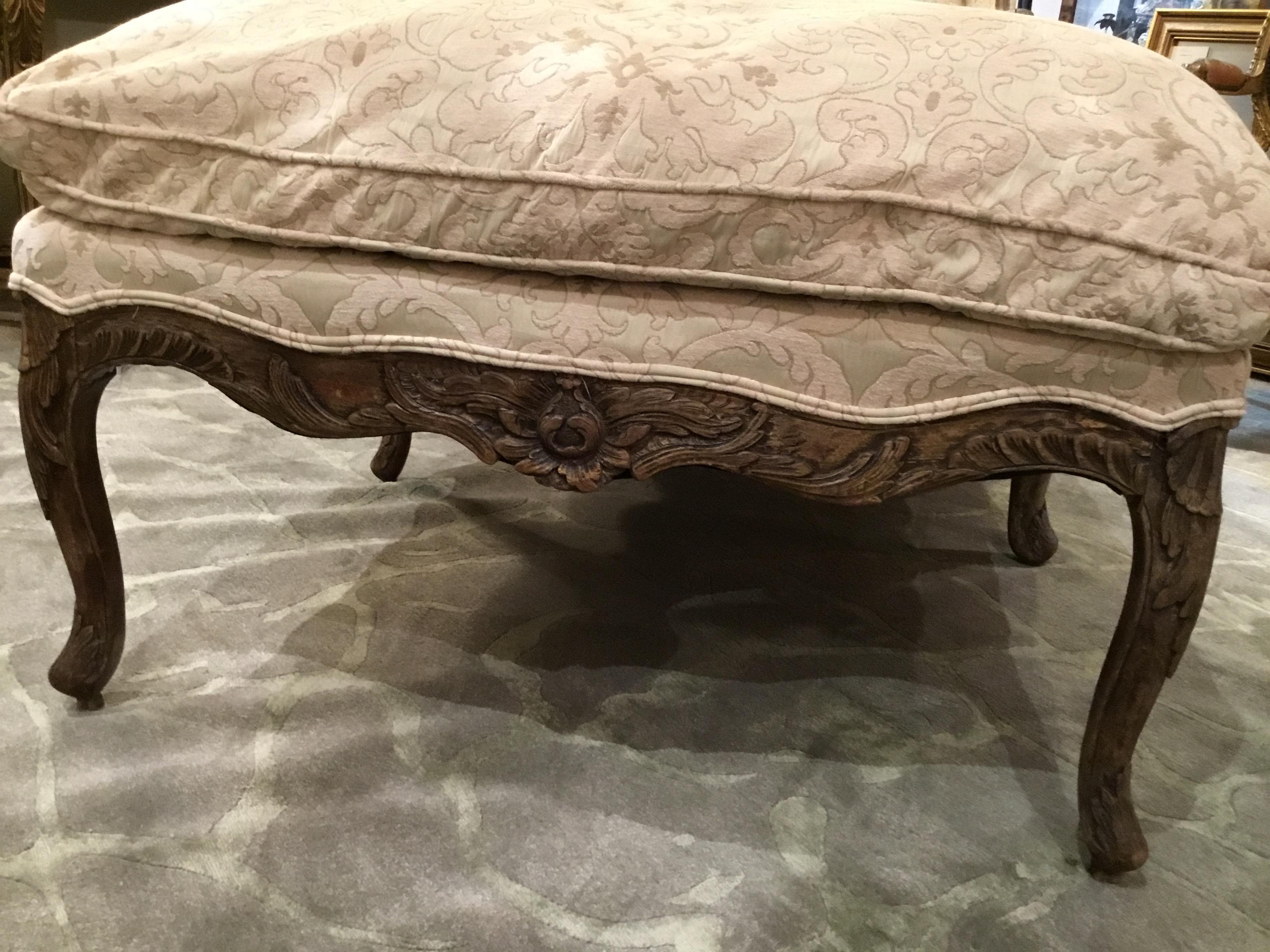 Large Louis XV Rococo Style Carved Walnut, Early 19th Century Chaise Lounge 1