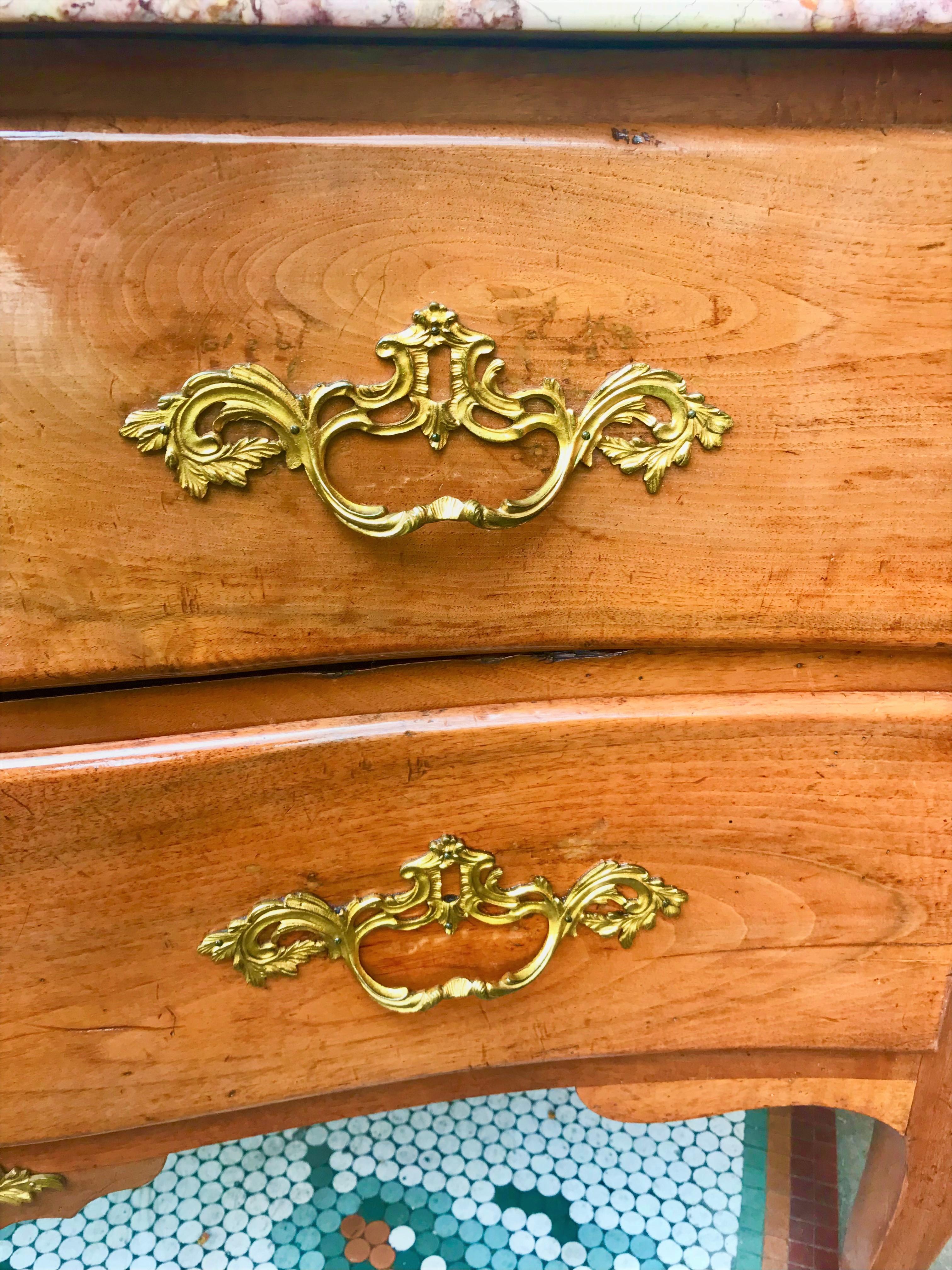 Large Louis  XV Serpentine Shape Period Commode In Fair Condition For Sale In Nashville, TN