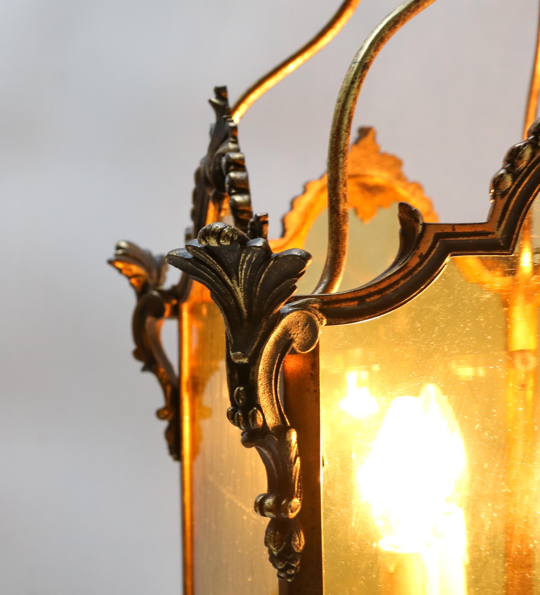 Large Louis XV Style Five-Panel Bronze Hall Lantern, 1870s In Good Condition For Sale In Amsterdam, NL