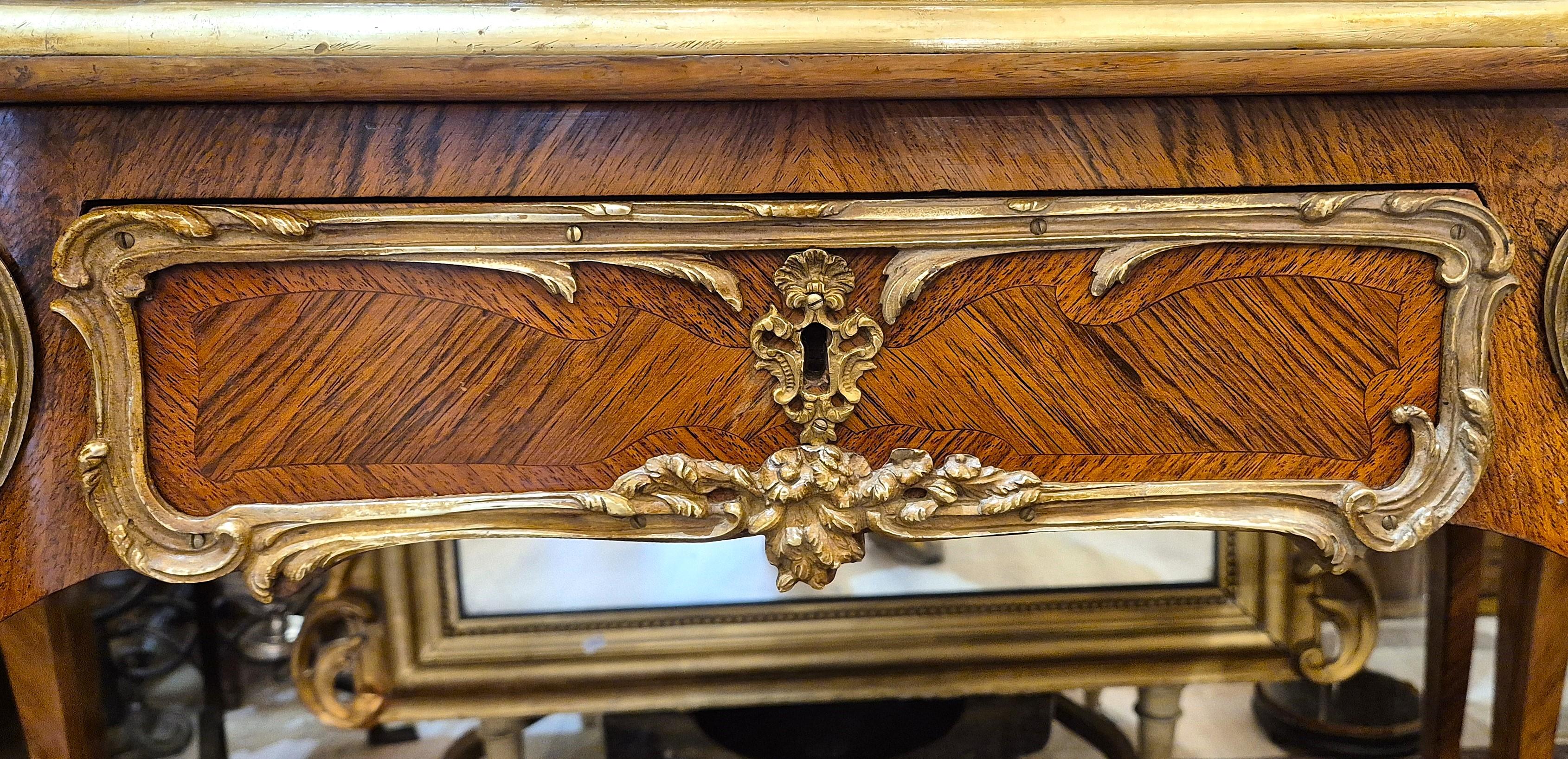 Large Louis XV style flat desk, marquetry and gilt bronze, 19th century work For Sale 2