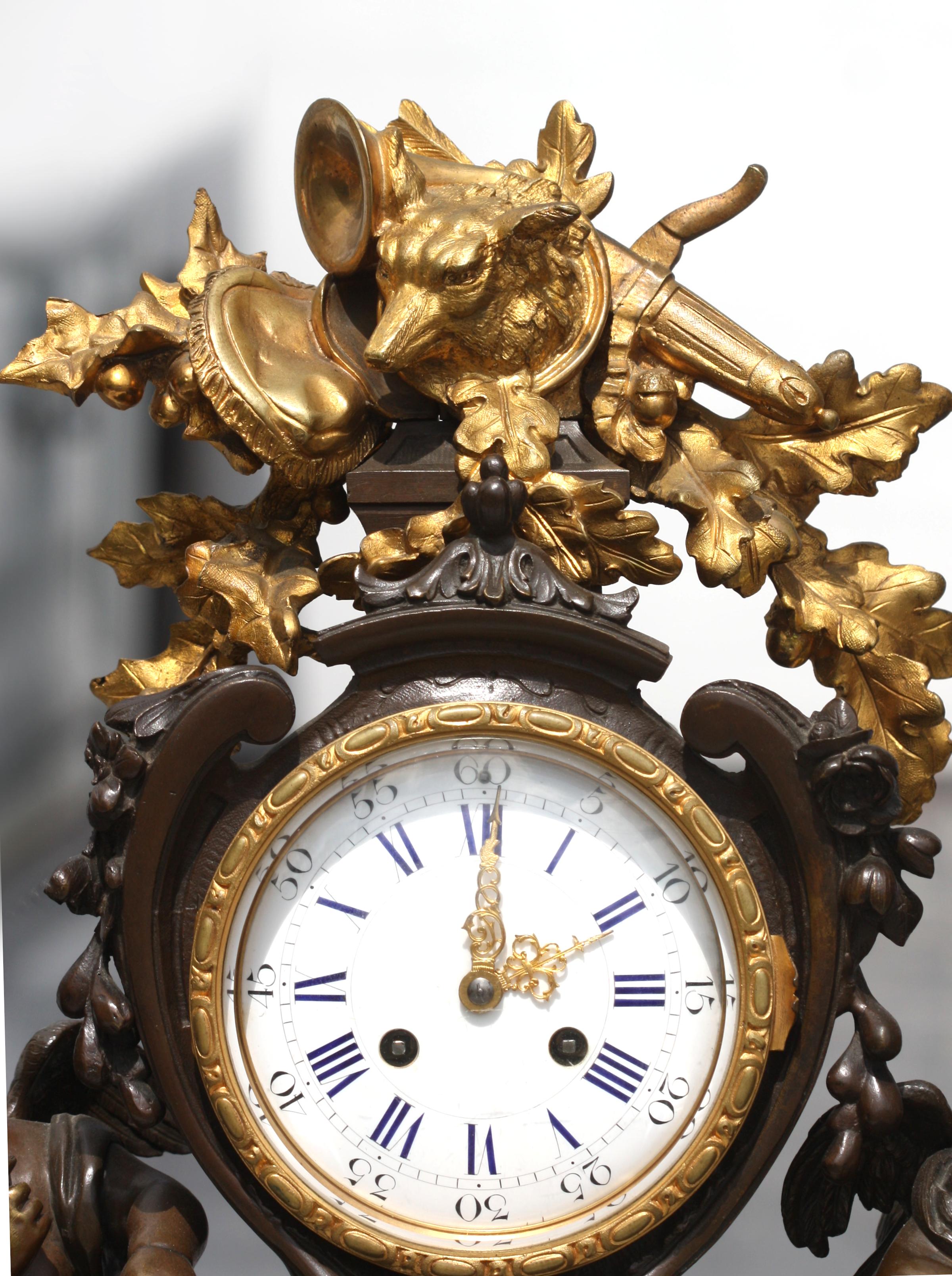 Grande orologio da camino in stile Luigi XV in bronzo patinato e dorato in vendita 2