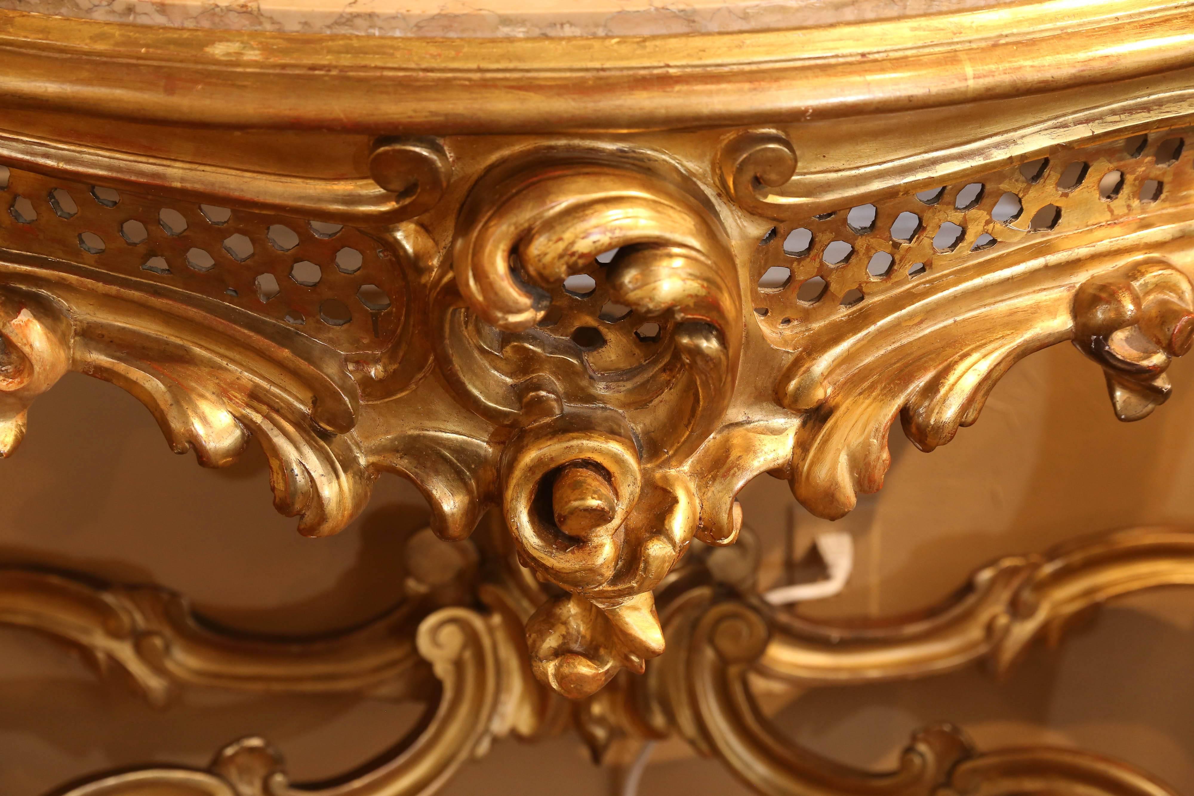 Großer Konsolentisch aus vergoldetem Holz im Louis-XV-Stil:: 19. Jahrhundert mit Marmorplatte im Angebot 4